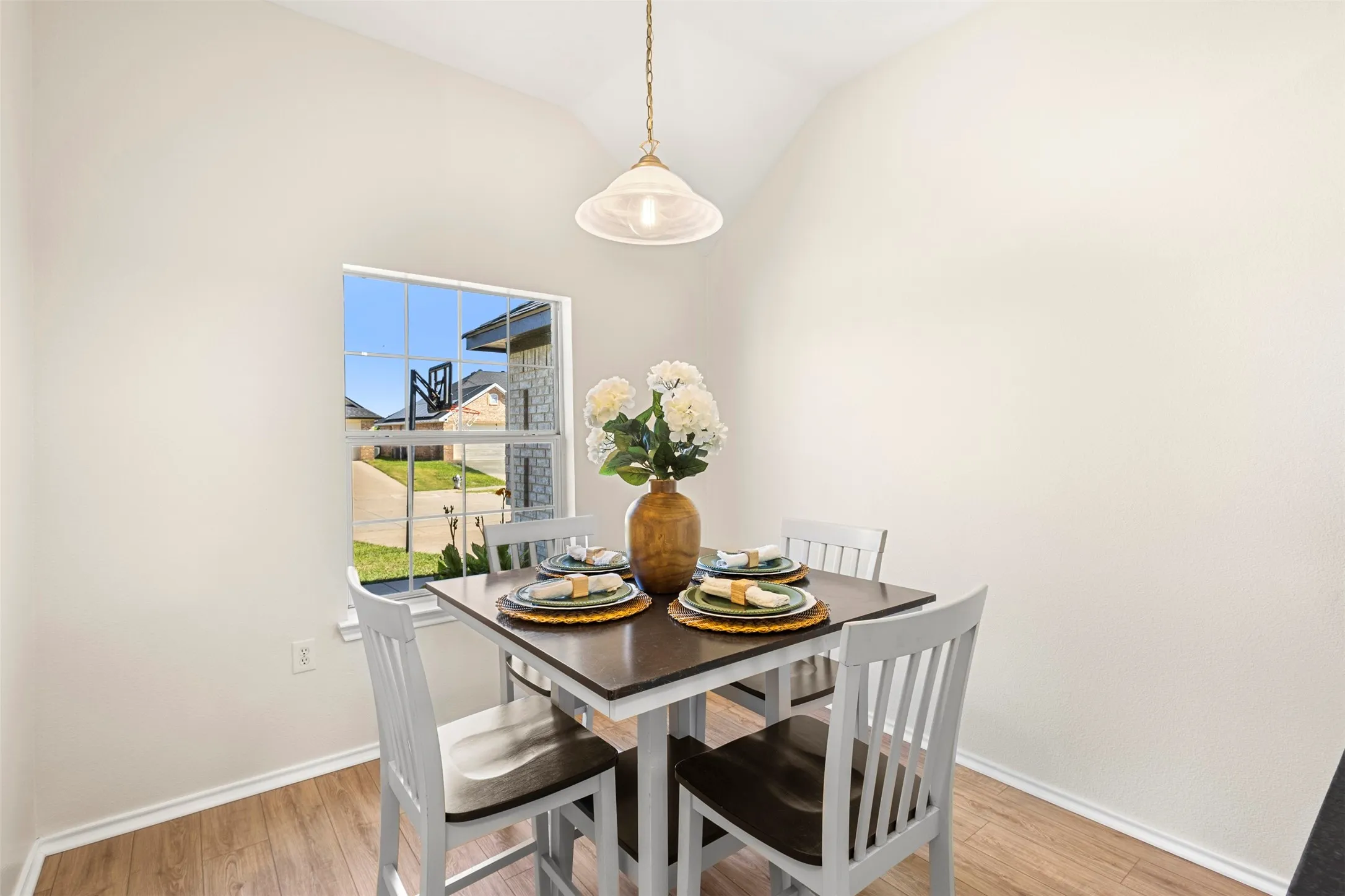 Single Family Residence For Sale in Ellis County , 620 Brenna Road, Waxahachie, Texas 75165, 3 Bedroom, 2 Bathroom, 1 Garage spaces, 1,244 Sqft, built in 2003, mls#21299350, Real Estate Agent in Waxahachie, Homes For Sale in Ellis county, Homes For Sale in Waxahachie, Realtor in Waxahachie Texas, Real Estate Brokerage Independent Realty Texas, Luminita Cordes Realtor