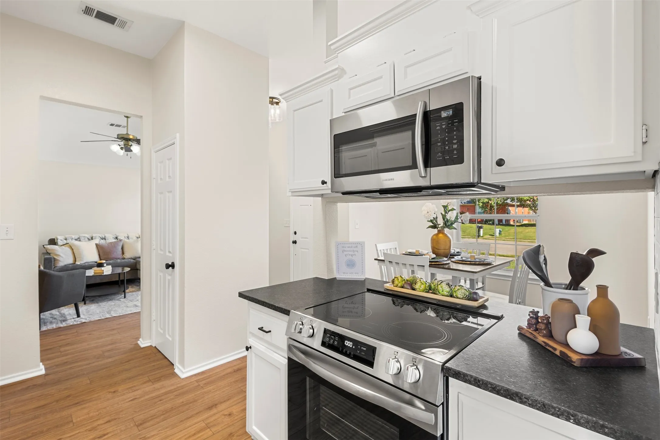 Single Family Residence For Sale in Ellis County , 620 Brenna Road, Waxahachie, Texas 75165, 3 Bedroom, 2 Bathroom, 1 Garage spaces, 1,244 Sqft, built in 2003, mls#21299350, Real Estate Agent in Waxahachie, Homes For Sale in Ellis county, Homes For Sale in Waxahachie, Realtor in Waxahachie Texas, Real Estate Brokerage Independent Realty Texas, Luminita Cordes Realtor