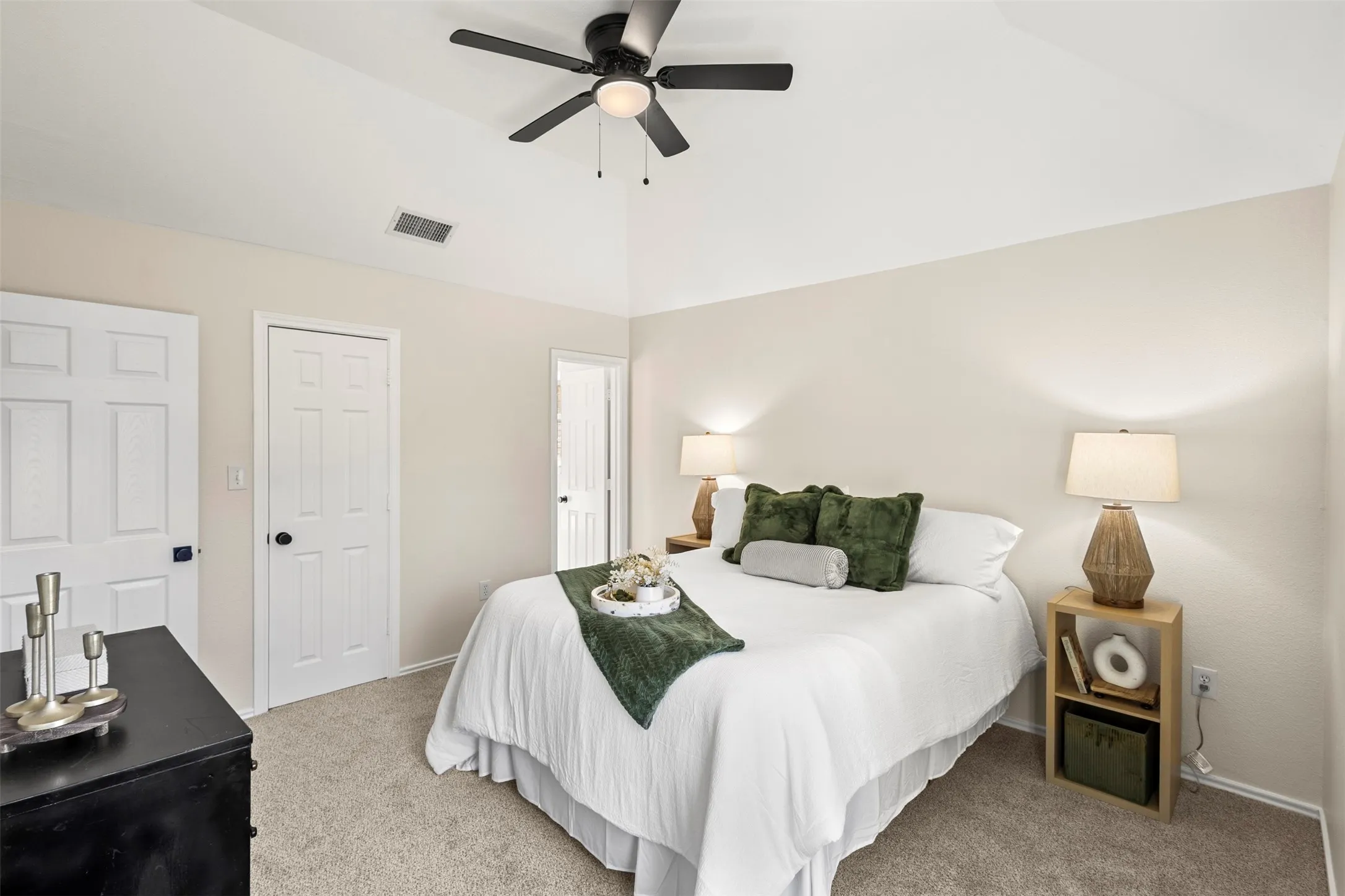 Single Family Residence For Sale in Ellis County , 620 Brenna Road, Waxahachie, Texas 75165, 3 Bedroom, 2 Bathroom, 1 Garage spaces, 1,244 Sqft, built in 2003, mls#21299350, Real Estate Agent in Waxahachie, Homes For Sale in Ellis county, Homes For Sale in Waxahachie, Realtor in Waxahachie Texas, Real Estate Brokerage Independent Realty Texas, Luminita Cordes Realtor
