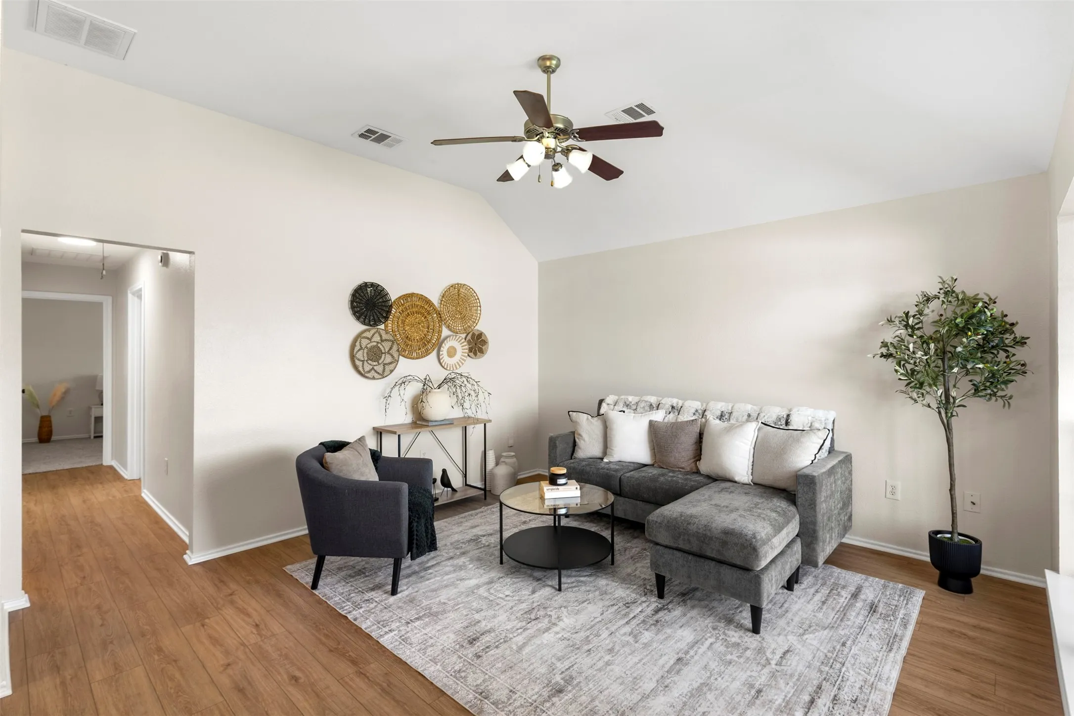 Single Family Residence For Sale in Ellis County , 620 Brenna Road, Waxahachie, Texas 75165, 3 Bedroom, 2 Bathroom, 1 Garage spaces, 1,244 Sqft, built in 2003, mls#21299350, Real Estate Agent in Waxahachie, Homes For Sale in Ellis county, Homes For Sale in Waxahachie, Realtor in Waxahachie Texas, Real Estate Brokerage Independent Realty Texas, Luminita Cordes Realtor