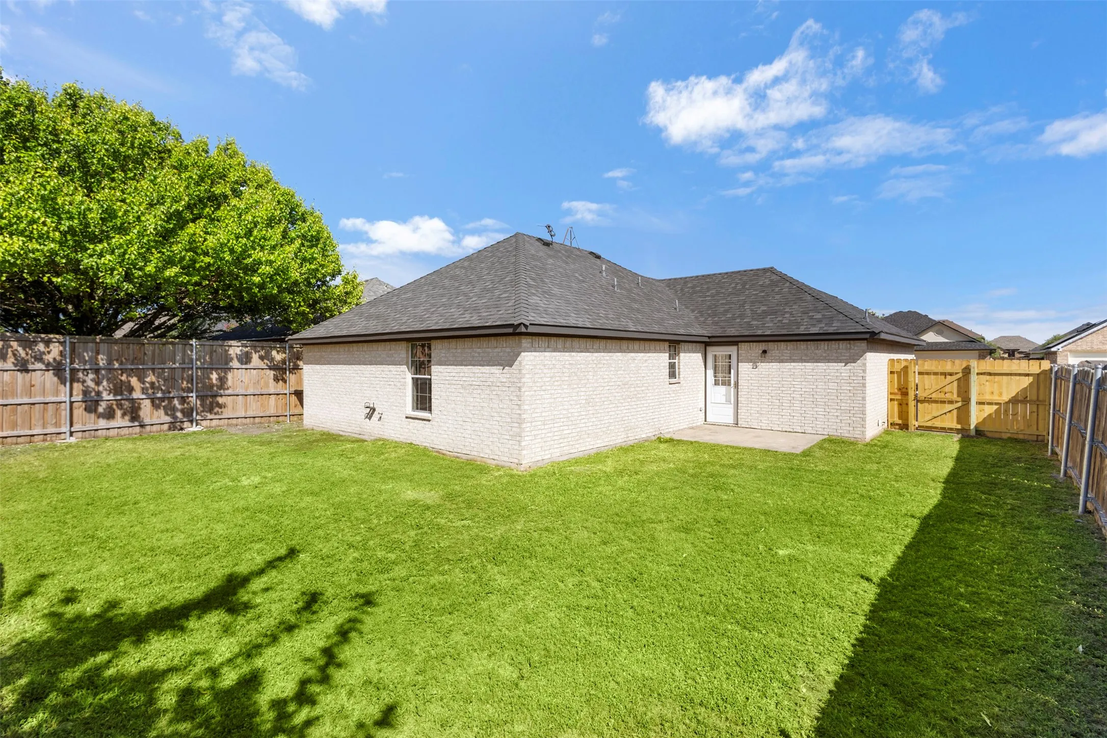 Single Family Residence For Sale in Ellis County , 620 Brenna Road, Waxahachie, Texas 75165, 3 Bedroom, 2 Bathroom, 1 Garage spaces, 1,244 Sqft, built in 2003, mls#21299350, Real Estate Agent in Waxahachie, Homes For Sale in Ellis county, Homes For Sale in Waxahachie, Realtor in Waxahachie Texas, Real Estate Brokerage Independent Realty Texas, Luminita Cordes Realtor