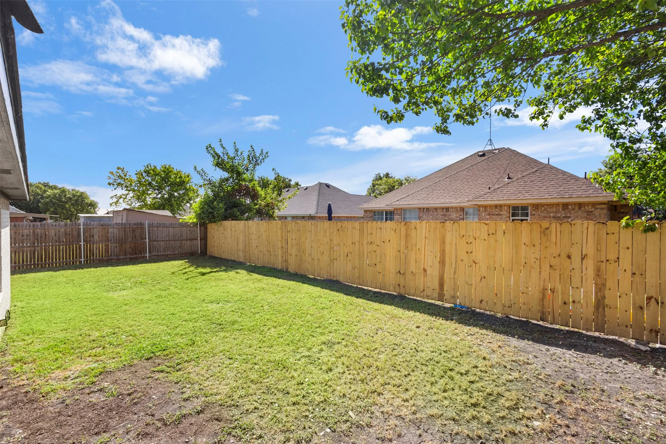 Single Family Residence For Sale in Ellis County , 620 Brenna Road, Waxahachie, Texas 75165, 3 Bedroom, 2 Bathroom, 1 Garage spaces, 1,244 Sqft, built in 2003, mls#21299350, Real Estate Agent in Waxahachie, Homes For Sale in Ellis county, Homes For Sale in Waxahachie, Realtor in Waxahachie Texas, Real Estate Brokerage Independent Realty Texas, Luminita Cordes Realtor