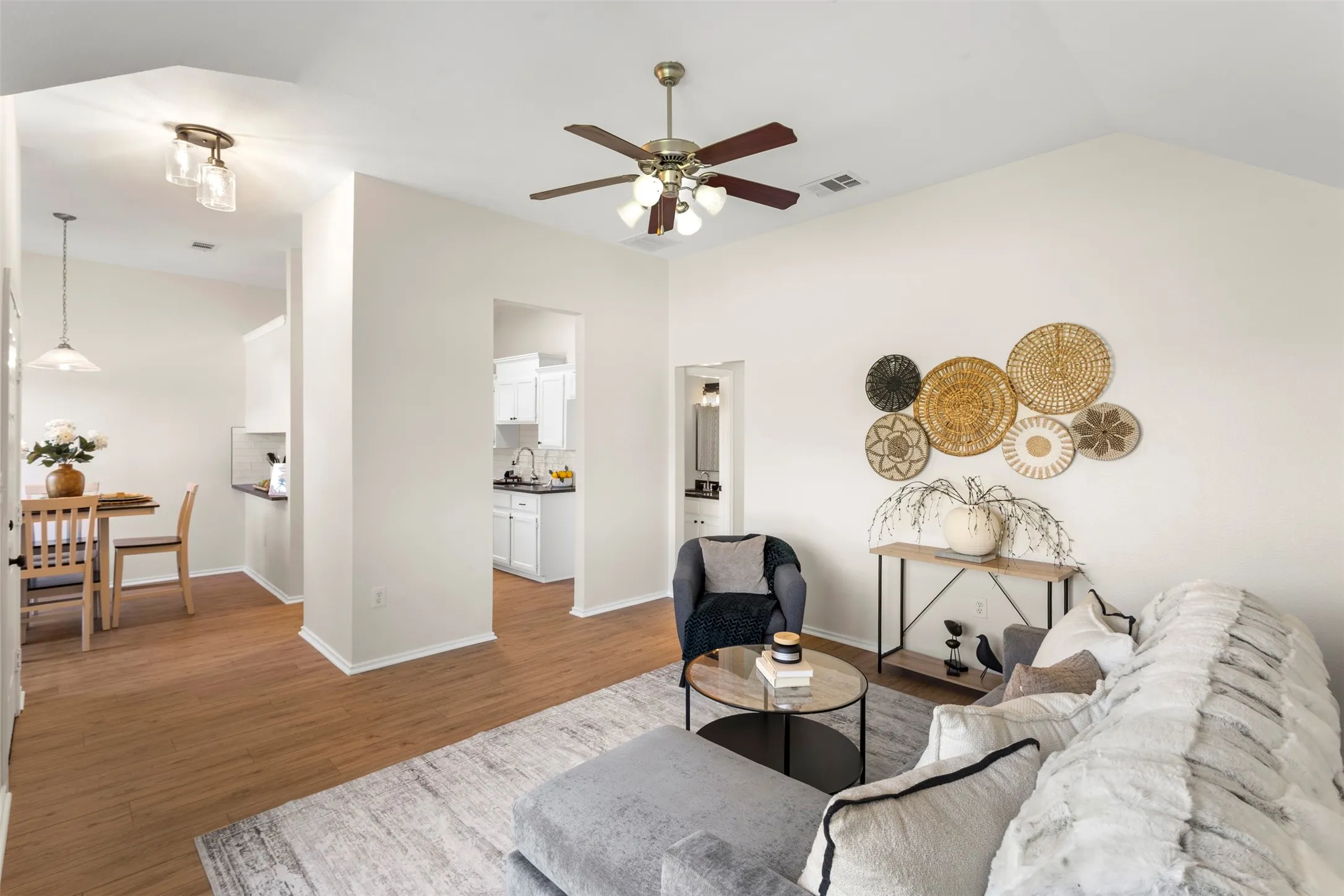 Single Family Residence For Sale in Ellis County , 620 Brenna Road, Waxahachie, Texas 75165, 3 Bedroom, 2 Bathroom, 1 Garage spaces, 1,244 Sqft, built in 2003, mls#21299350, Real Estate Agent in Waxahachie, Homes For Sale in Ellis county, Homes For Sale in Waxahachie, Realtor in Waxahachie Texas, Real Estate Brokerage Independent Realty Texas, Luminita Cordes Realtor