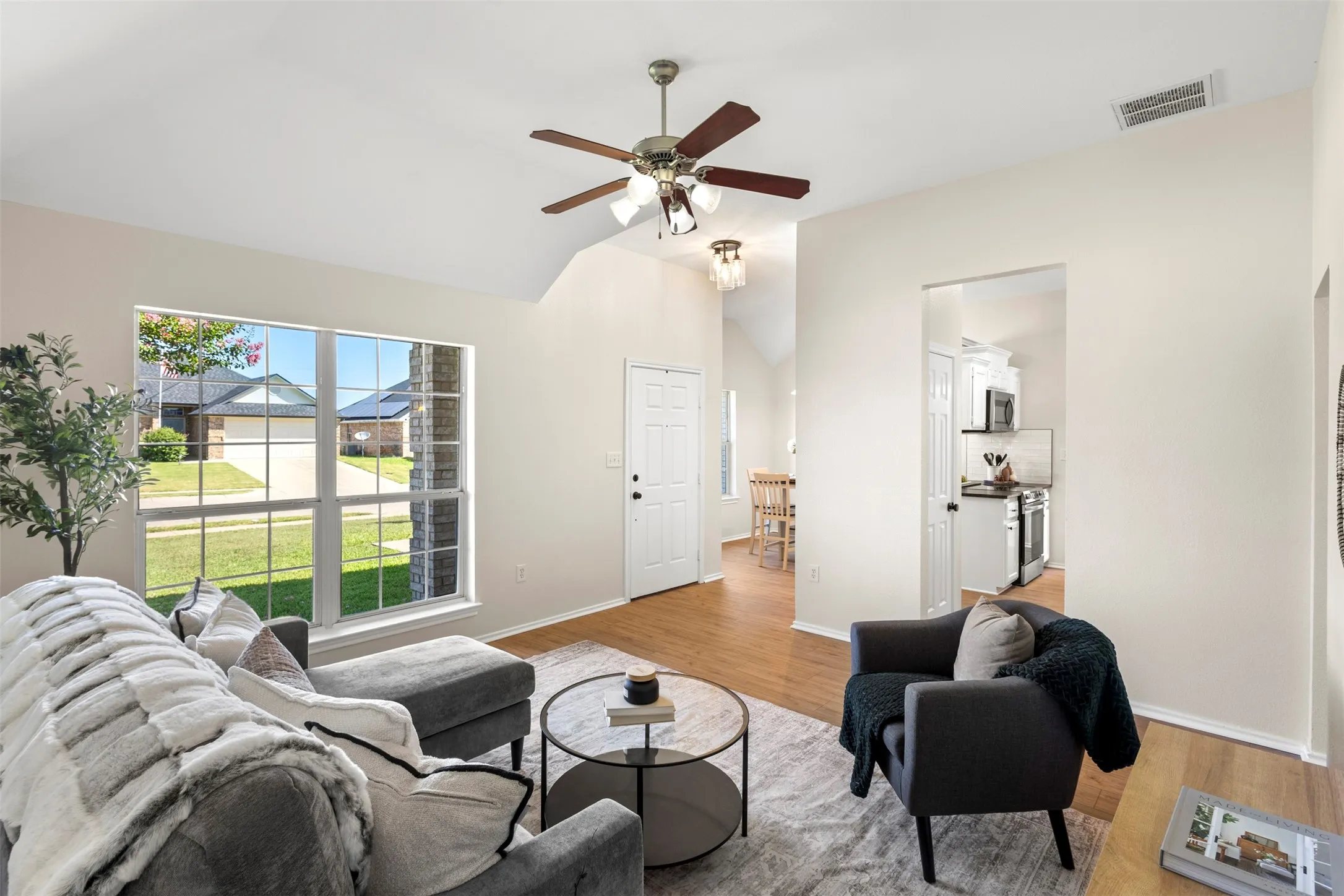 Single Family Residence For Sale in Ellis County , 620 Brenna Road, Waxahachie, Texas 75165, 3 Bedroom, 2 Bathroom, 1 Garage spaces, 1,244 Sqft, built in 2003, mls#21299350, Real Estate Agent in Waxahachie, Homes For Sale in Ellis county, Homes For Sale in Waxahachie, Realtor in Waxahachie Texas, Real Estate Brokerage Independent Realty Texas, Luminita Cordes Realtor