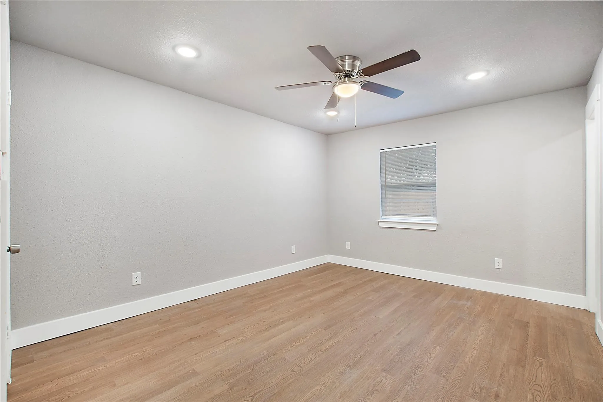 Single Family Residence For Rent in Collin County , 801 Sunny Slope Drive, Allen, Texas 75002, 4 Bedroom, 2 Bathroom, Garage spaces, 1,800 Sqft, built in 1979, mls#21326604, Real Estate Agent in Allen, Homes For Rent in Collin county, Homes For Rent in Allen, Realtor in Allen Texas, Real Estate Brokerage Independent Realty Texas, Luminita Cordes Realtor