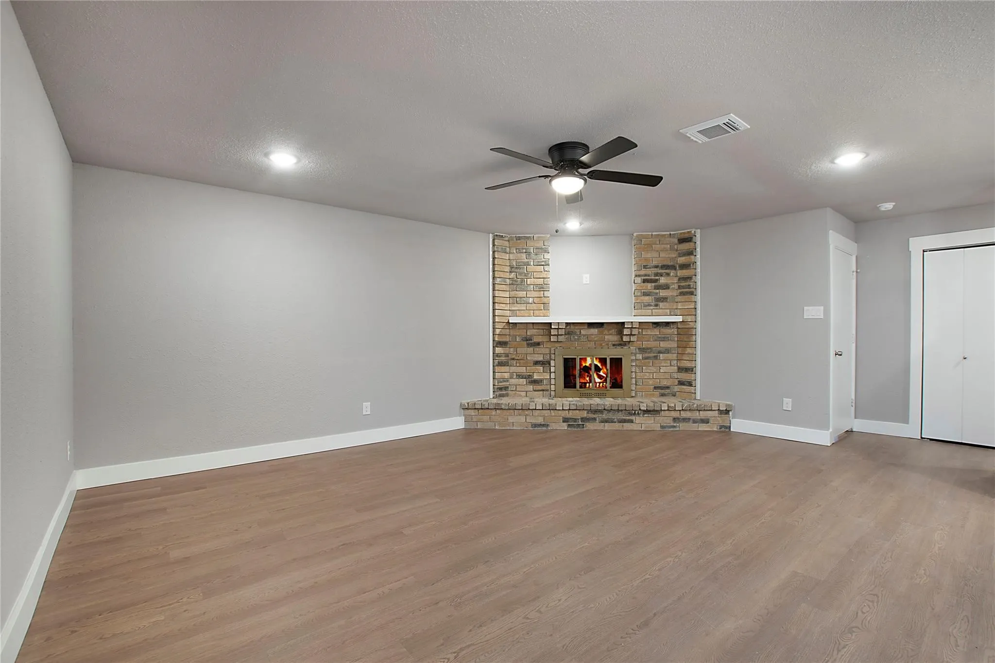 Single Family Residence For Rent in Collin County , 801 Sunny Slope Drive, Allen, Texas 75002, 4 Bedroom, 2 Bathroom, Garage spaces, 1,800 Sqft, built in 1979, mls#21326604, Real Estate Agent in Allen, Homes For Rent in Collin county, Homes For Rent in Allen, Realtor in Allen Texas, Real Estate Brokerage Independent Realty Texas, Luminita Cordes Realtor