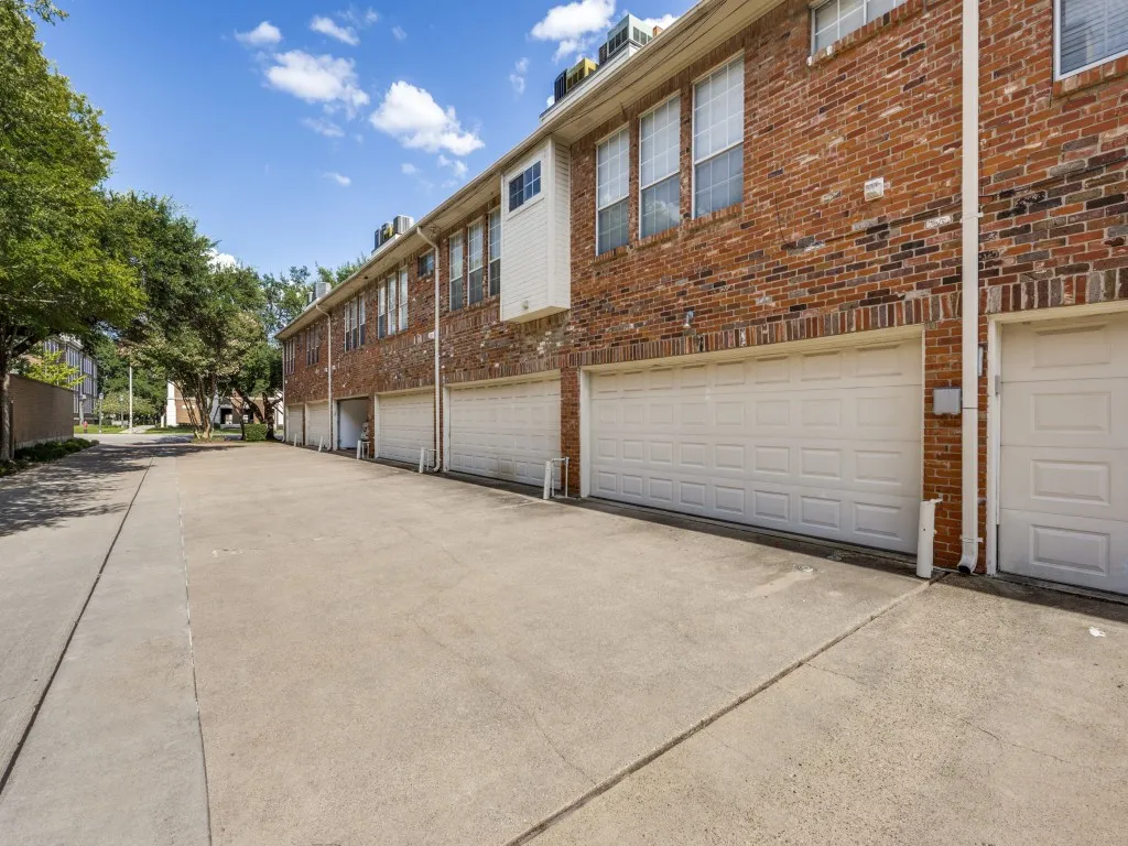 Condominium For Rent in Dallas County , 5907 Hillcrest Avenue C2, University Park, Texas 75205, 3 Bedroom, 3 Bathroom, 2 Garage spaces, 1,460 Sqft, built in 1983, mls#21326482, Real Estate Agent in University Park, Homes For Rent in Dallas county, Homes For Rent in University Park, Realtor in University Park Texas, Real Estate Brokerage Independent Realty Texas, Luminita Cordes Realtor