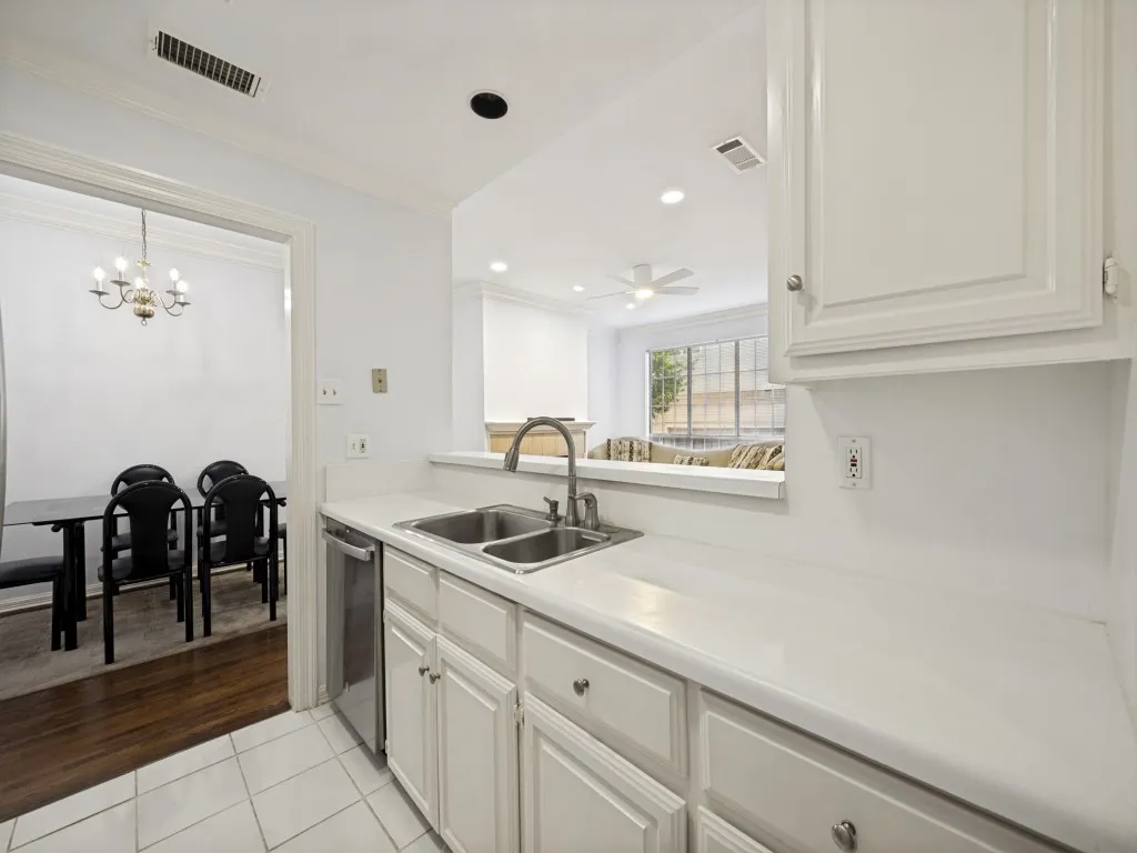 Condominium For Rent in Dallas County , 5907 Hillcrest Avenue C2, University Park, Texas 75205, 3 Bedroom, 3 Bathroom, 2 Garage spaces, 1,460 Sqft, built in 1983, mls#21326482, Real Estate Agent in University Park, Homes For Rent in Dallas county, Homes For Rent in University Park, Realtor in University Park Texas, Real Estate Brokerage Independent Realty Texas, Luminita Cordes Realtor