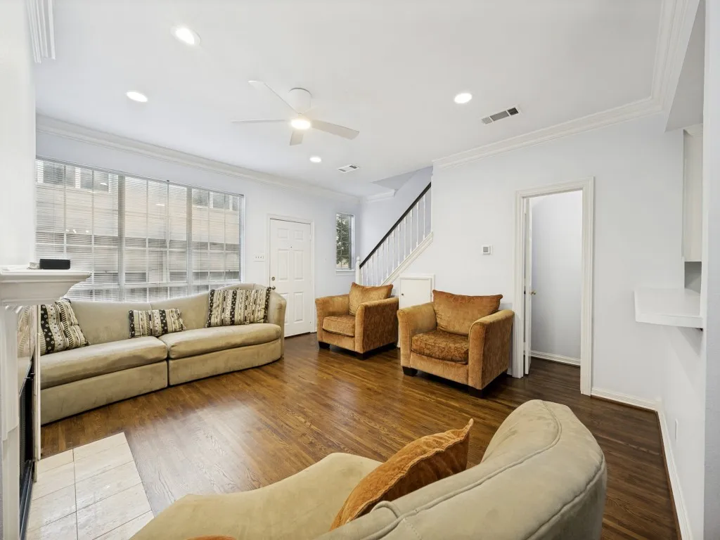 Condominium For Rent in Dallas County , 5907 Hillcrest Avenue C2, University Park, Texas 75205, 3 Bedroom, 3 Bathroom, 2 Garage spaces, 1,460 Sqft, built in 1983, mls#21326482, Real Estate Agent in University Park, Homes For Rent in Dallas county, Homes For Rent in University Park, Realtor in University Park Texas, Real Estate Brokerage Independent Realty Texas, Luminita Cordes Realtor