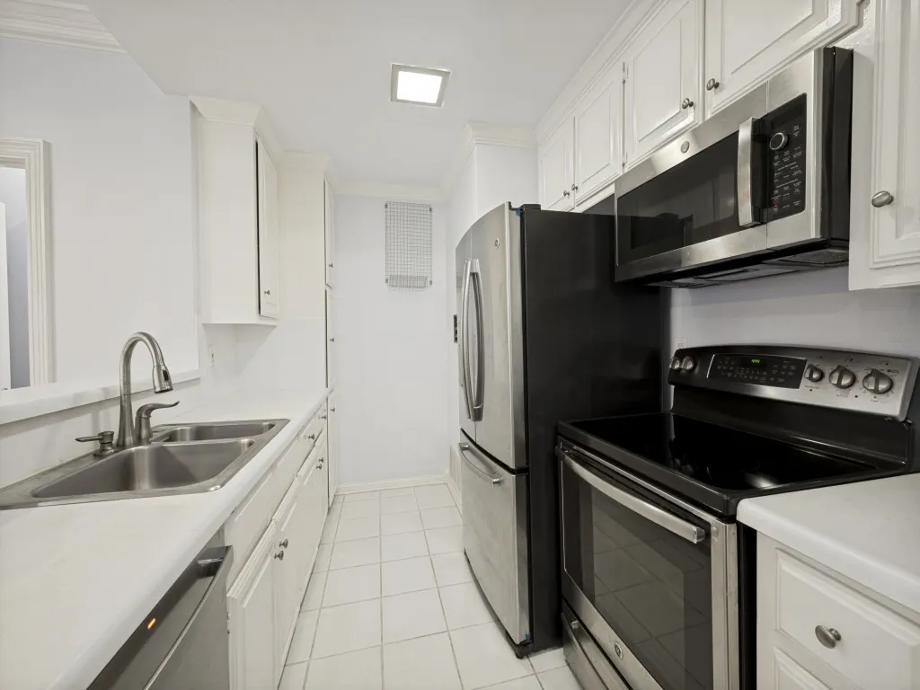 Condominium For Rent in Dallas County , 5907 Hillcrest Avenue C2, University Park, Texas 75205, 3 Bedroom, 3 Bathroom, 2 Garage spaces, 1,460 Sqft, built in 1983, mls#21326482, Real Estate Agent in University Park, Homes For Rent in Dallas county, Homes For Rent in University Park, Realtor in University Park Texas, Real Estate Brokerage Independent Realty Texas, Luminita Cordes Realtor