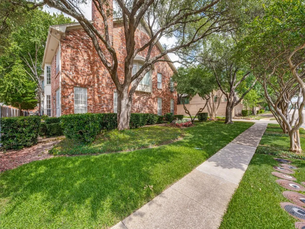 Condominium For Rent in Dallas County , 5907 Hillcrest Avenue C2, University Park, Texas 75205, 3 Bedroom, 3 Bathroom, 2 Garage spaces, 1,460 Sqft, built in 1983, mls#21326482, Real Estate Agent in University Park, Homes For Rent in Dallas county, Homes For Rent in University Park, Realtor in University Park Texas, Real Estate Brokerage Independent Realty Texas, Luminita Cordes Realtor