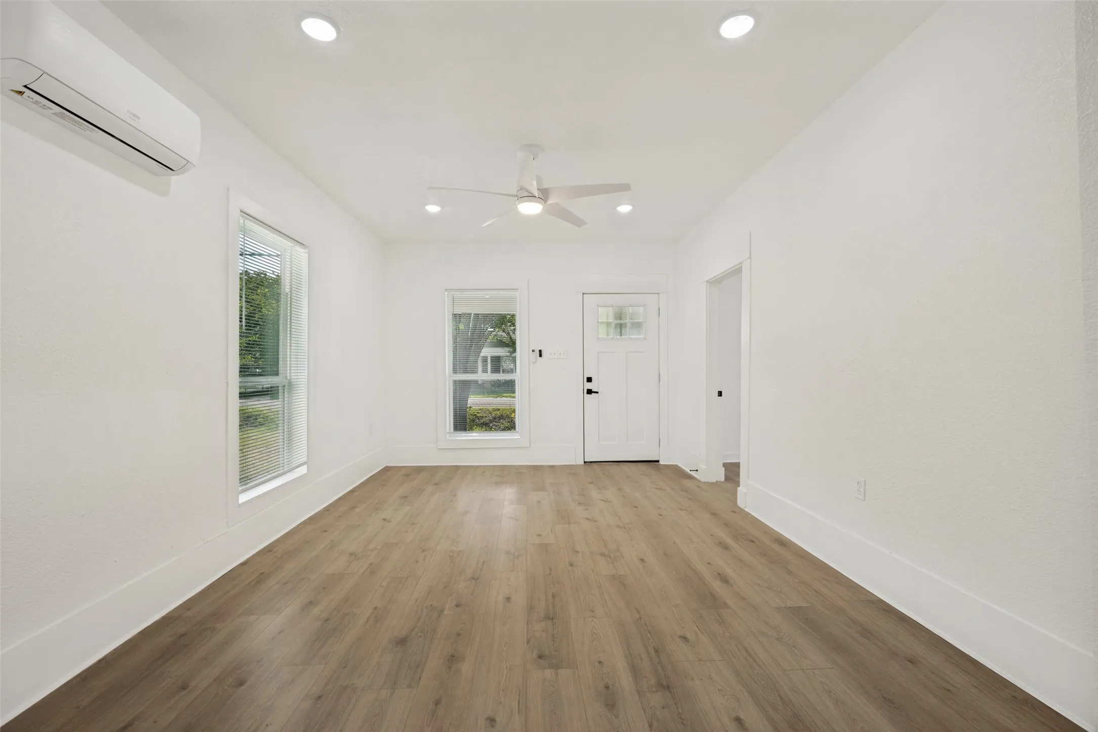 Single Family Residence For Sale in Fannin County , 404 S Pearl Street, Trenton, Texas 75490, 3 Bedrooms, 3 Bathrooms, 1 Garage spaces, 1,451 Sqft, built in 1915, Price $240,000, mls#21324022, Real Estate Agent in Trenton, Homes For Sale in Fannin county, Homes For Sale in Trenton, Realtor in Trenton Texas, Real Estate Brokerage Independent Realty Texas, Luminita Cordes Realtor