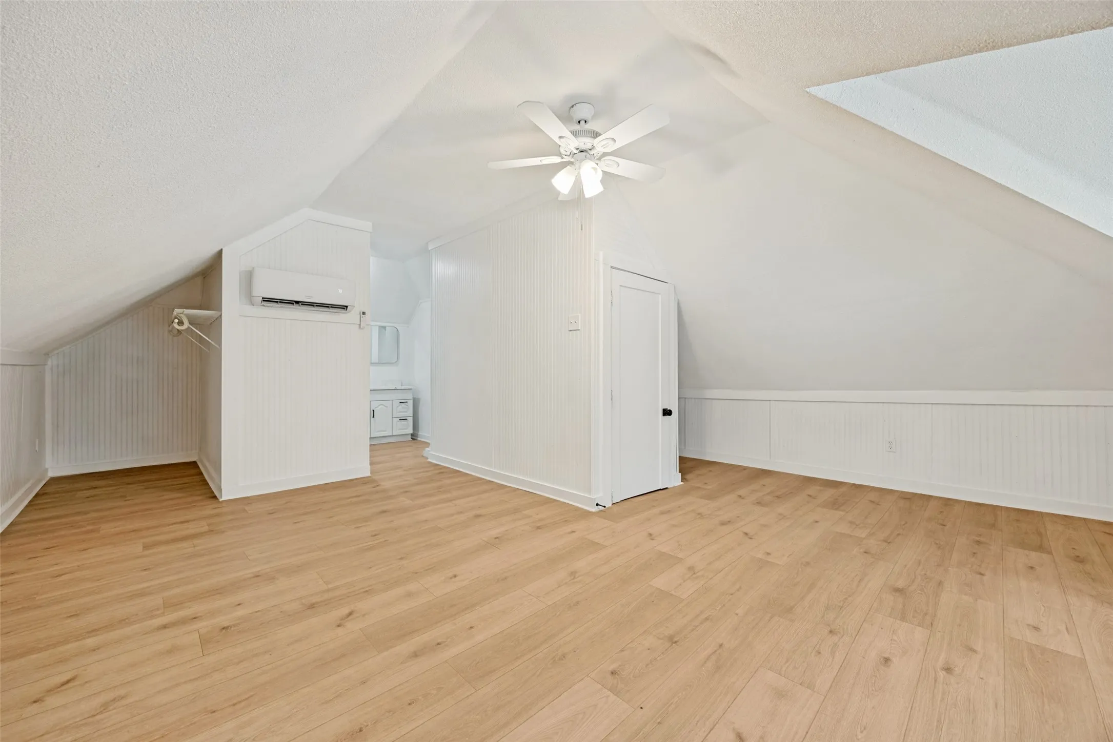 Single Family Residence For Sale in Fannin County , 404 S Pearl Street, Trenton, Texas 75490, 3 Bedrooms, 3 Bathrooms, 1 Garage spaces, 1,451 Sqft, built in 1915, Price $240,000, mls#21324022, Real Estate Agent in Trenton, Homes For Sale in Fannin county, Homes For Sale in Trenton, Realtor in Trenton Texas, Real Estate Brokerage Independent Realty Texas, Luminita Cordes Realtor