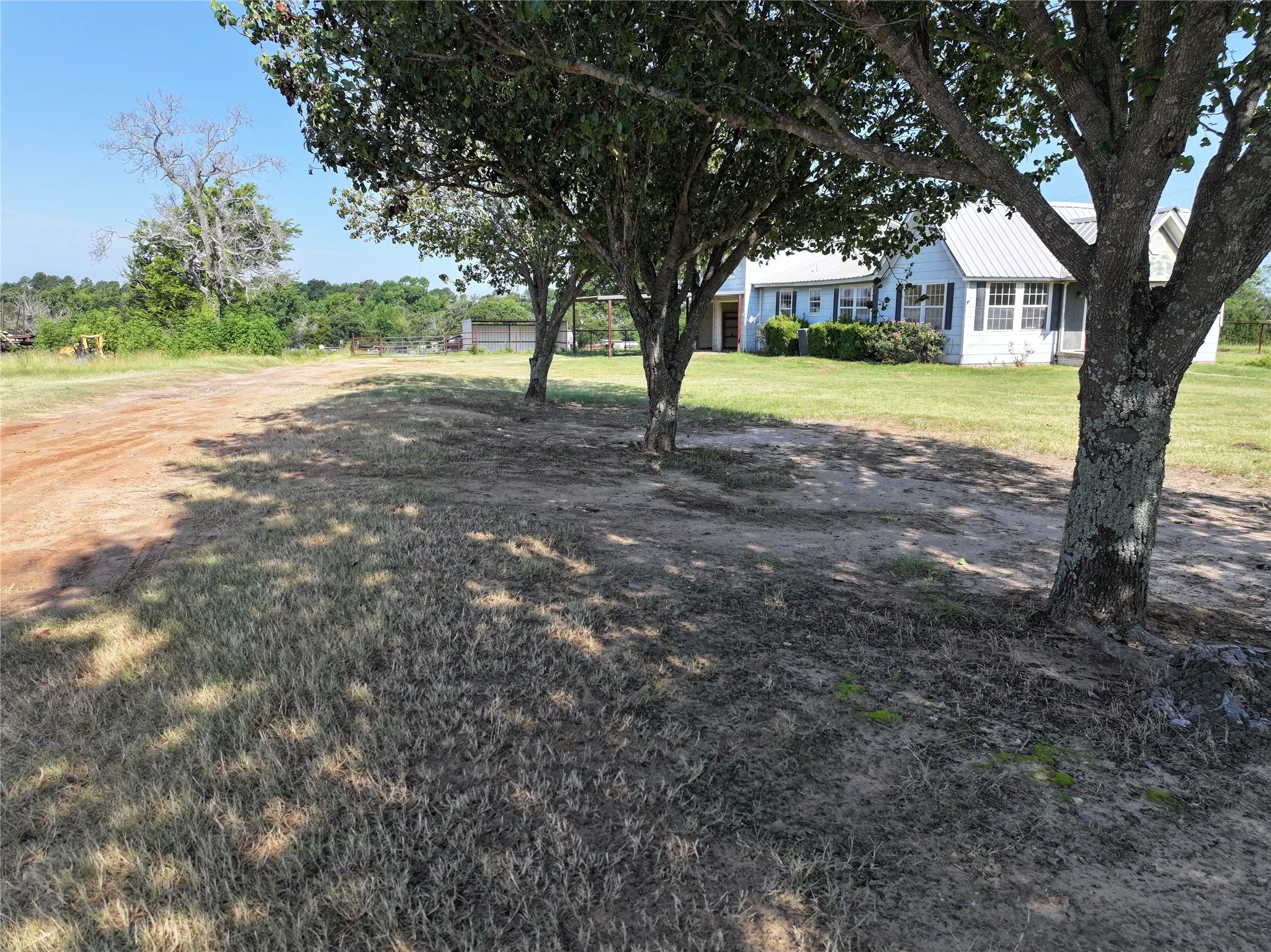 Single Family Residence For Sale in Henderson County , 11465 County Road 3904, Athens, Texas 75752, 5 Bedroom, 2 Bathroom, 2 Garage spaces, 2,717 Sqft, built in 2005, mls#21326626, Real Estate Agent in Athens, Homes For Sale in Henderson county, Homes For Sale in Athens, Realtor in Athens Texas, Real Estate Brokerage Independent Realty Texas, Luminita Cordes Realtor