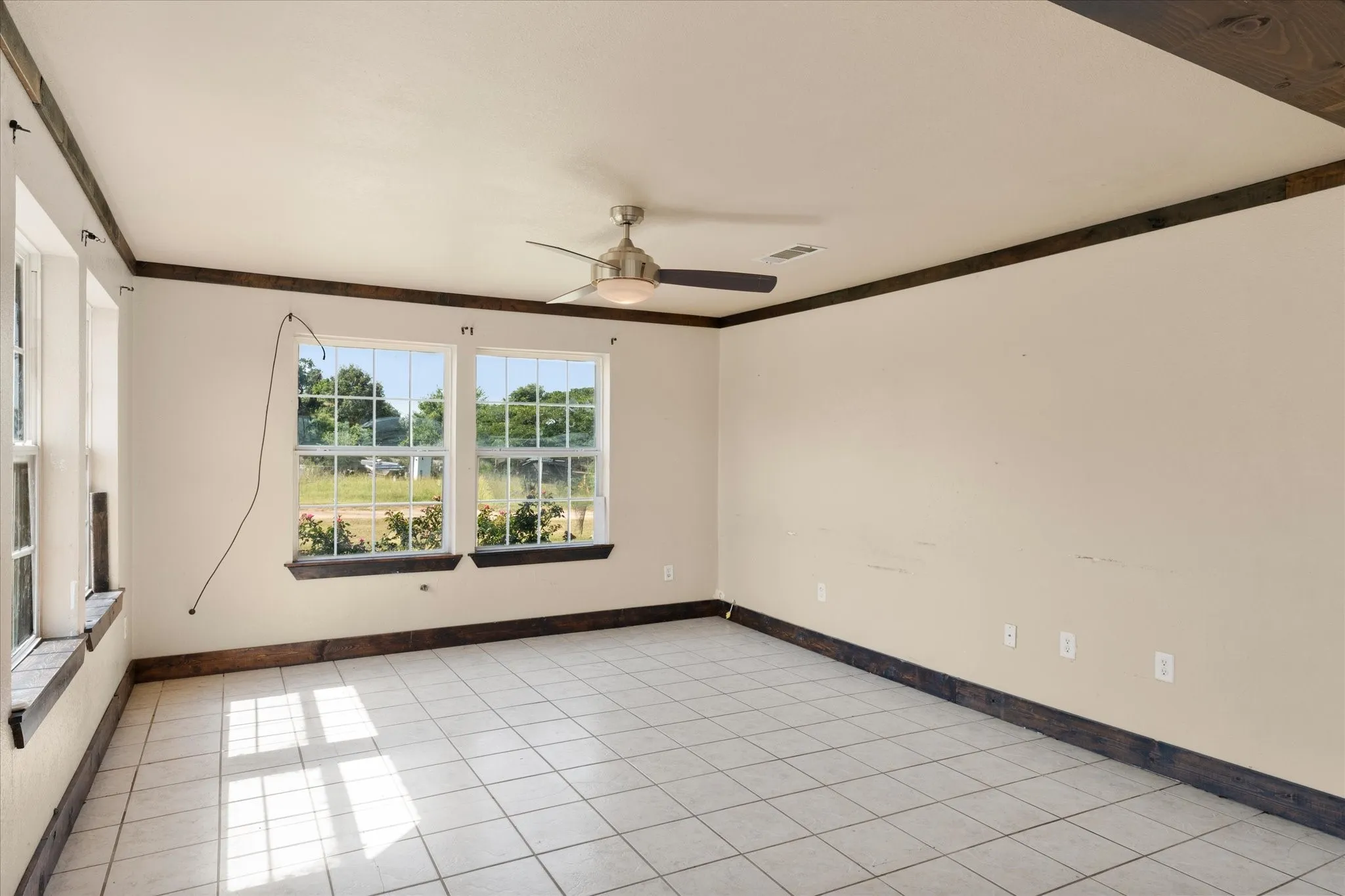 Single Family Residence For Sale in Henderson County , 11465 County Road 3904, Athens, Texas 75752, 5 Bedroom, 2 Bathroom, 2 Garage spaces, 2,717 Sqft, built in 2005, mls#21326626, Real Estate Agent in Athens, Homes For Sale in Henderson county, Homes For Sale in Athens, Realtor in Athens Texas, Real Estate Brokerage Independent Realty Texas, Luminita Cordes Realtor