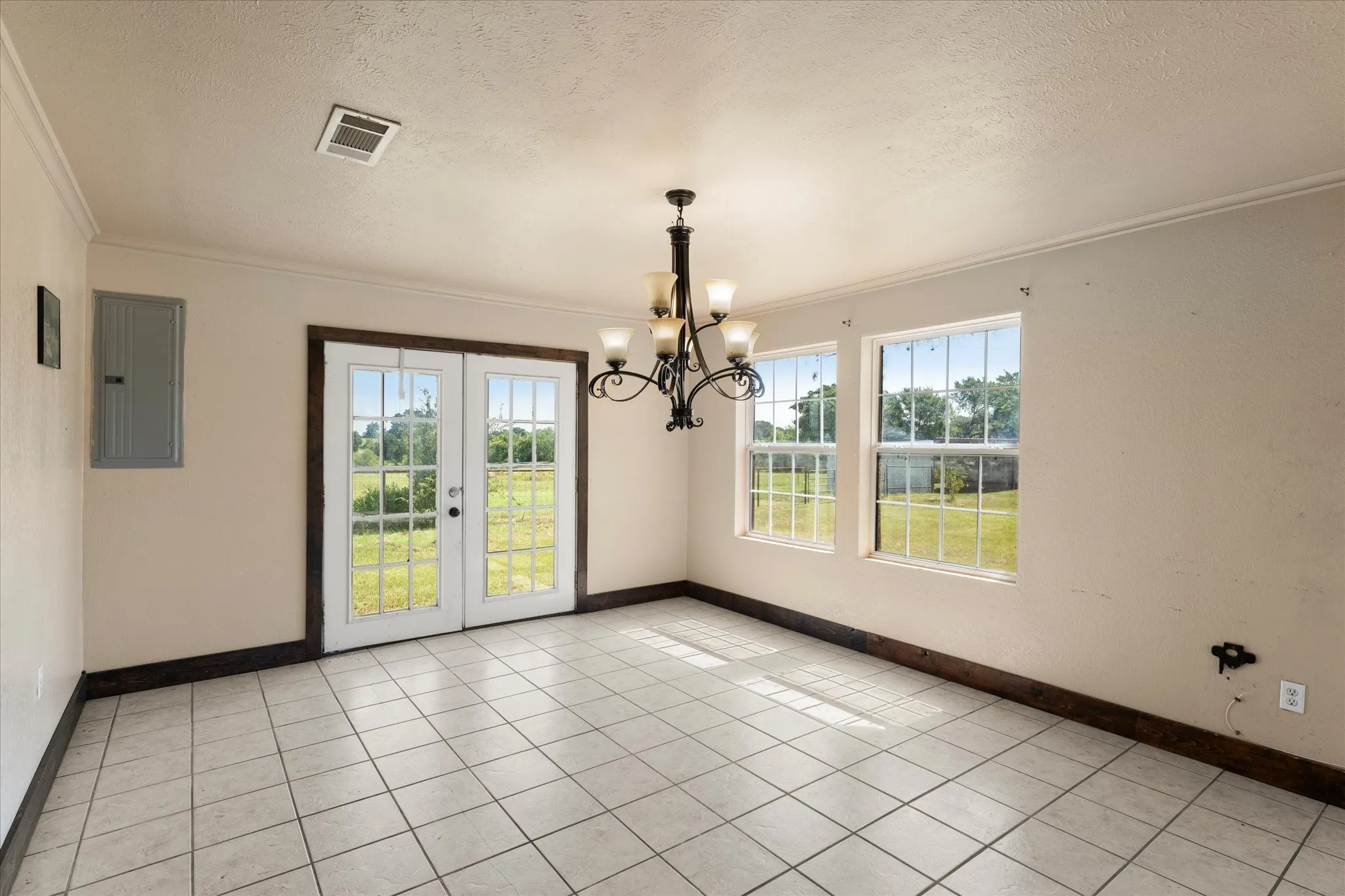 Single Family Residence For Sale in Henderson County , 11465 County Road 3904, Athens, Texas 75752, 5 Bedroom, 2 Bathroom, 2 Garage spaces, 2,717 Sqft, built in 2005, mls#21326626, Real Estate Agent in Athens, Homes For Sale in Henderson county, Homes For Sale in Athens, Realtor in Athens Texas, Real Estate Brokerage Independent Realty Texas, Luminita Cordes Realtor