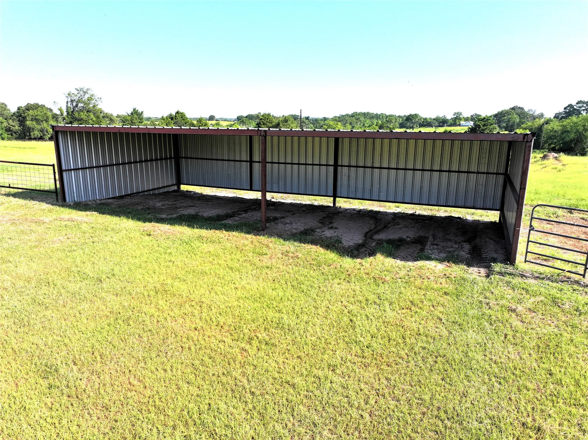 Single Family Residence For Sale in Henderson County , 11465 County Road 3904, Athens, Texas 75752, 5 Bedroom, 2 Bathroom, 2 Garage spaces, 2,717 Sqft, built in 2005, mls#21326626, Real Estate Agent in Athens, Homes For Sale in Henderson county, Homes For Sale in Athens, Realtor in Athens Texas, Real Estate Brokerage Independent Realty Texas, Luminita Cordes Realtor