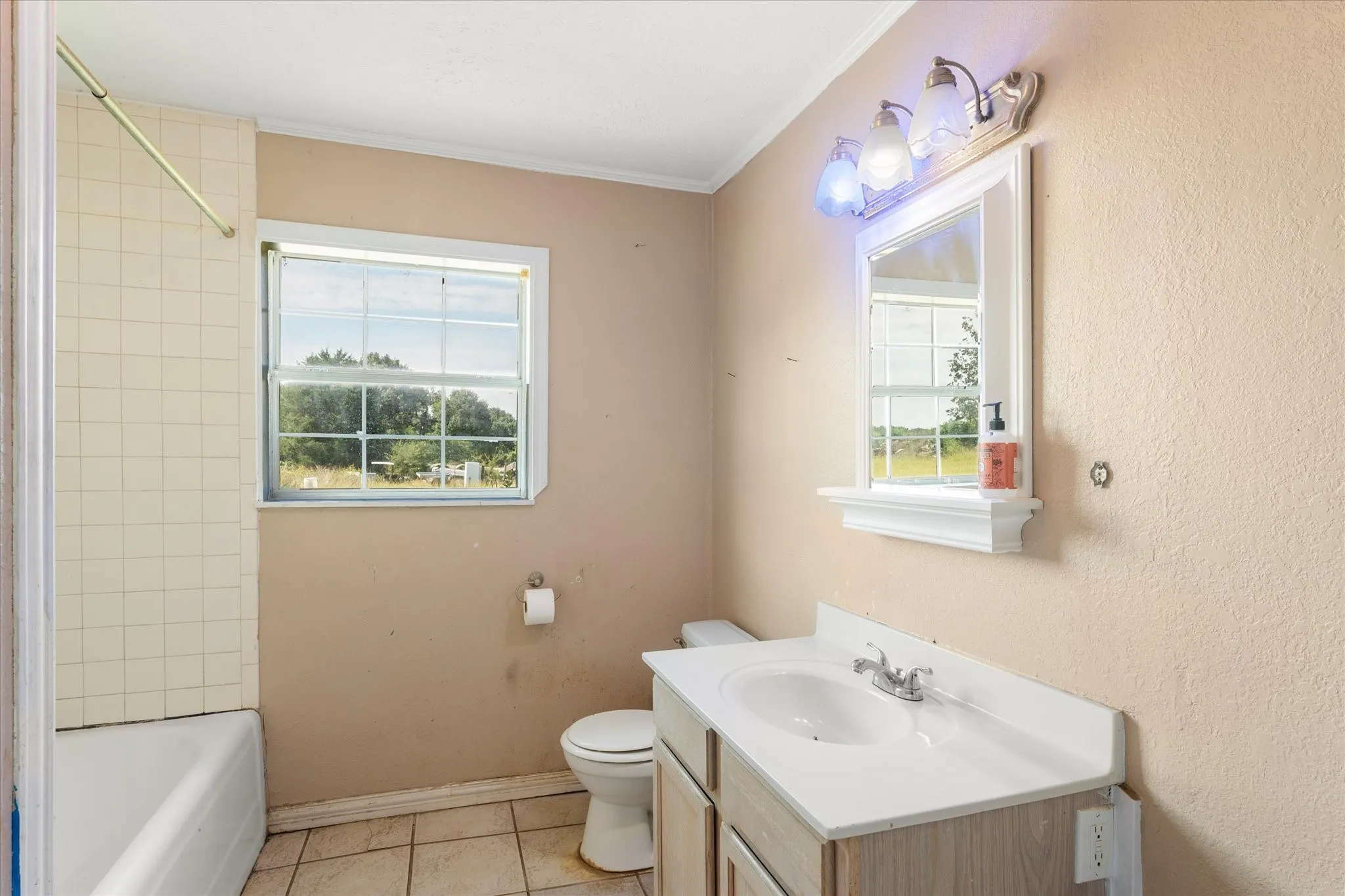 Single Family Residence For Sale in Henderson County , 11465 County Road 3904, Athens, Texas 75752, 5 Bedroom, 2 Bathroom, 2 Garage spaces, 2,717 Sqft, built in 2005, mls#21326626, Real Estate Agent in Athens, Homes For Sale in Henderson county, Homes For Sale in Athens, Realtor in Athens Texas, Real Estate Brokerage Independent Realty Texas, Luminita Cordes Realtor