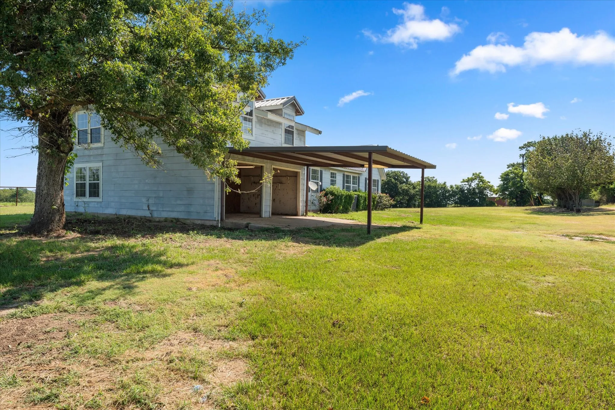 Single Family Residence For Sale in Henderson County , 11465 County Road 3904, Athens, Texas 75752, 5 Bedroom, 2 Bathroom, 2 Garage spaces, 2,717 Sqft, built in 2005, mls#21326626, Real Estate Agent in Athens, Homes For Sale in Henderson county, Homes For Sale in Athens, Realtor in Athens Texas, Real Estate Brokerage Independent Realty Texas, Luminita Cordes Realtor