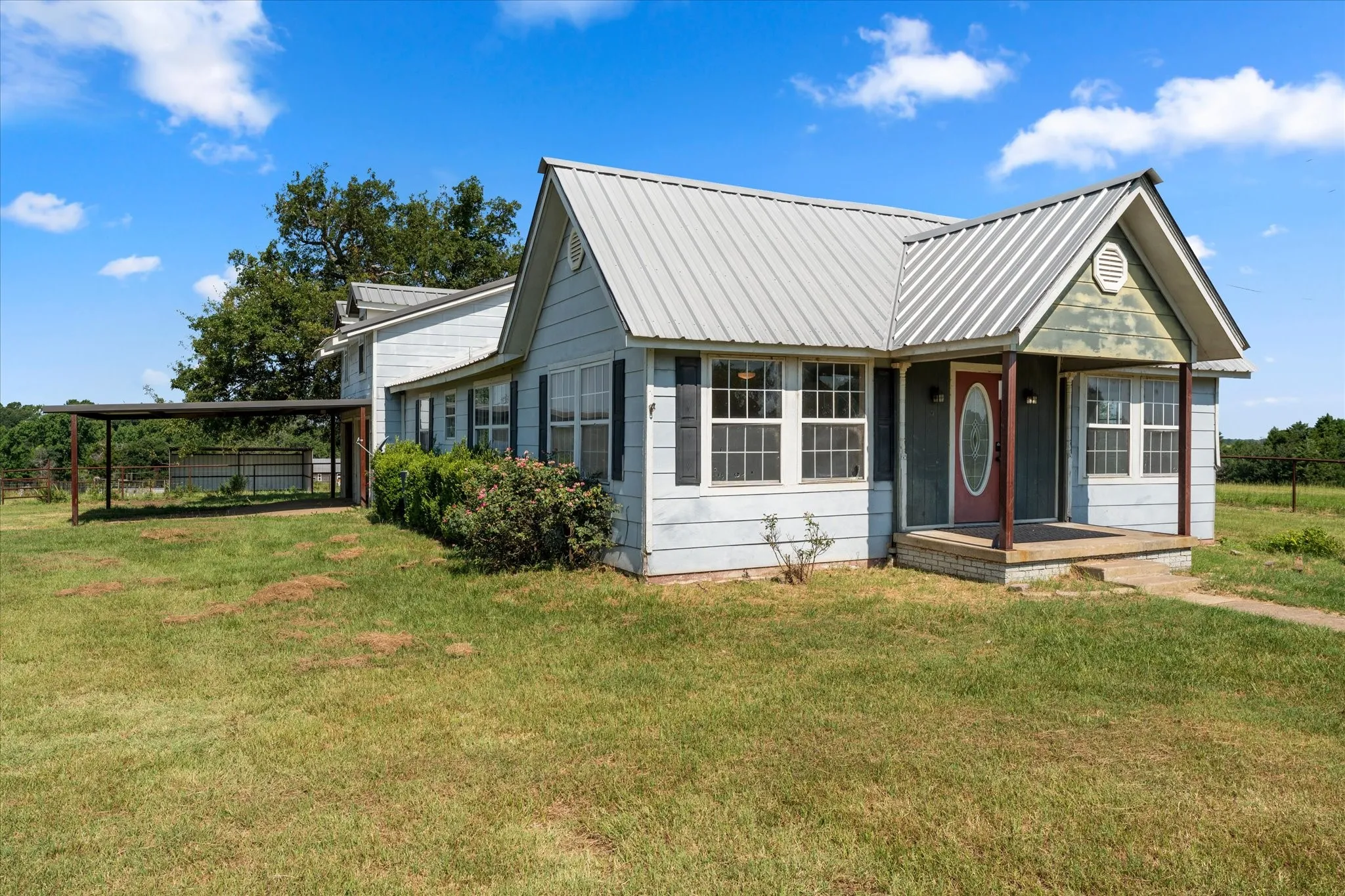 Single Family Residence For Sale in Henderson County , 11465 County Road 3904, Athens, Texas 75752, 5 Bedroom, 2 Bathroom, 2 Garage spaces, 2,717 Sqft, built in 2005, mls#21326626, Real Estate Agent in Athens, Homes For Sale in Henderson county, Homes For Sale in Athens, Realtor in Athens Texas, Real Estate Brokerage Independent Realty Texas, Luminita Cordes Realtor
