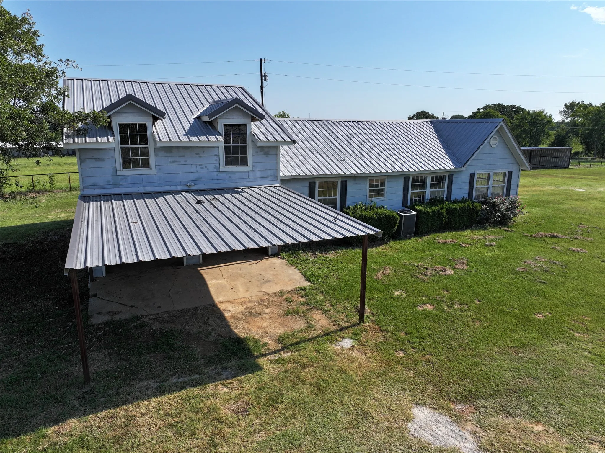 Single Family Residence For Sale in Henderson County , 11465 County Road 3904, Athens, Texas 75752, 5 Bedroom, 2 Bathroom, 2 Garage spaces, 2,717 Sqft, built in 2005, mls#21326626, Real Estate Agent in Athens, Homes For Sale in Henderson county, Homes For Sale in Athens, Realtor in Athens Texas, Real Estate Brokerage Independent Realty Texas, Luminita Cordes Realtor
