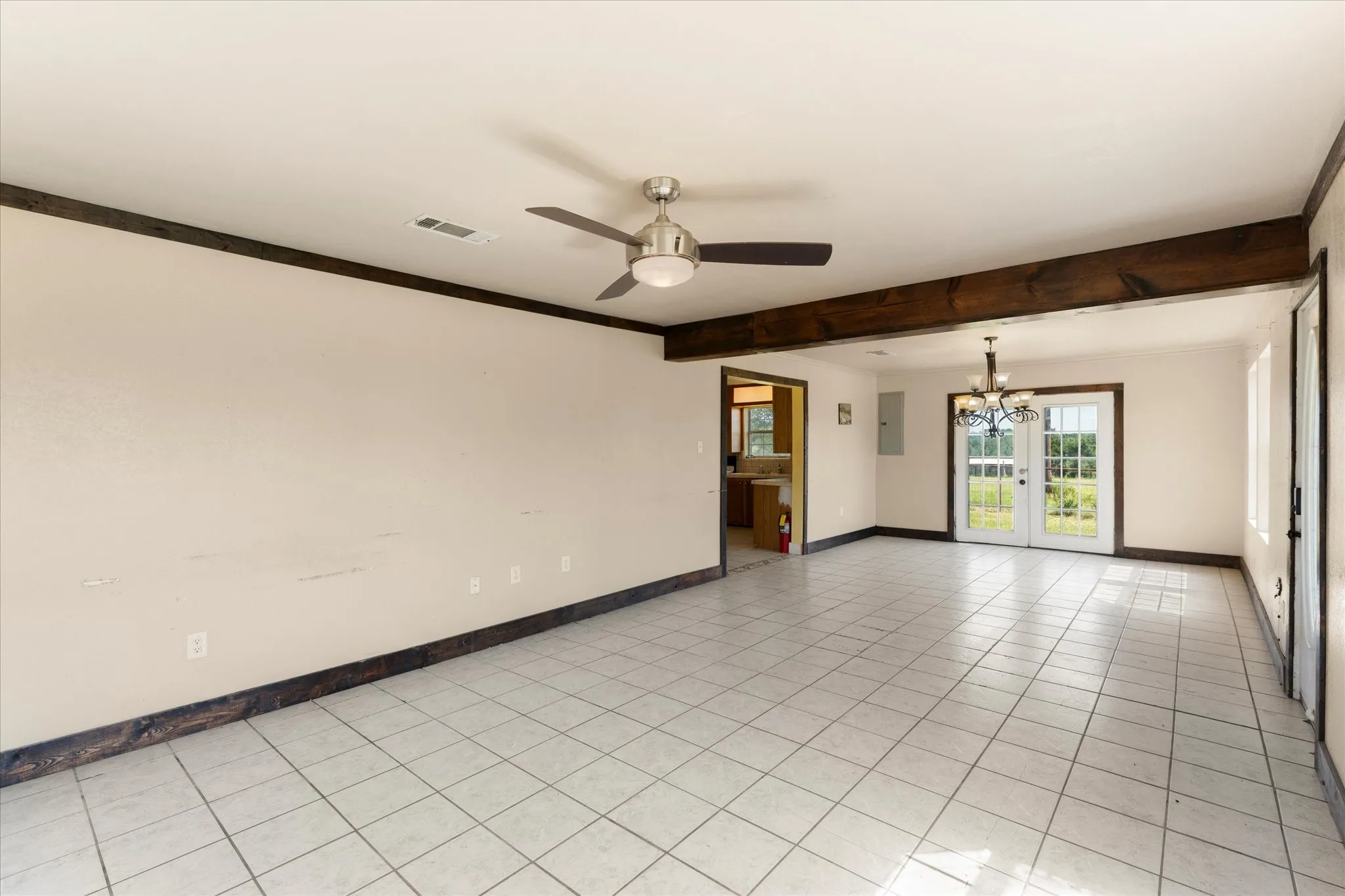 Single Family Residence For Sale in Henderson County , 11465 County Road 3904, Athens, Texas 75752, 5 Bedroom, 2 Bathroom, 2 Garage spaces, 2,717 Sqft, built in 2005, mls#21326626, Real Estate Agent in Athens, Homes For Sale in Henderson county, Homes For Sale in Athens, Realtor in Athens Texas, Real Estate Brokerage Independent Realty Texas, Luminita Cordes Realtor