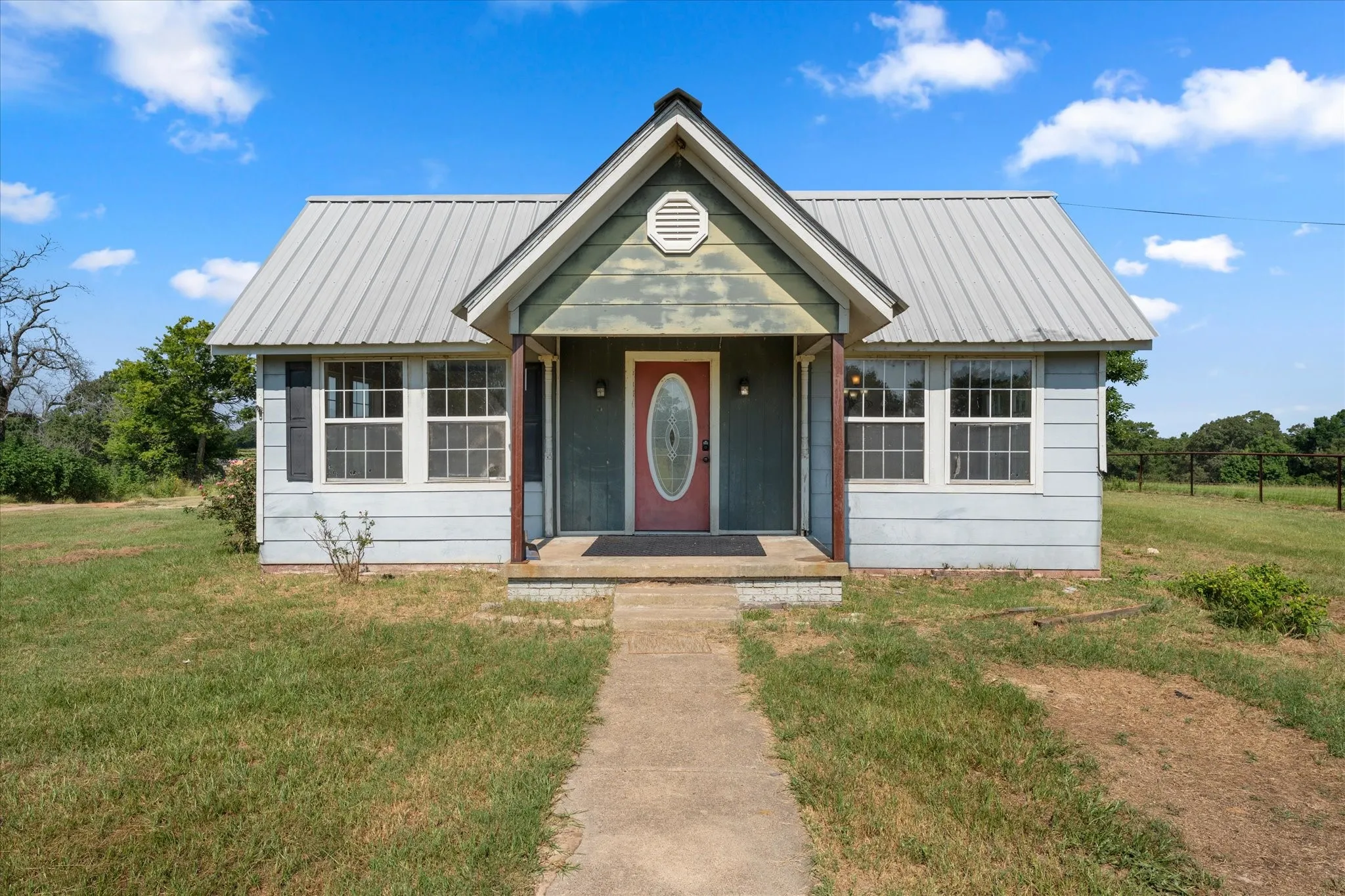 Single Family Residence For Sale in Henderson County , 11465 County Road 3904, Athens, Texas 75752, 5 Bedroom, 2 Bathroom, 2 Garage spaces, 2,717 Sqft, built in 2005, mls#21326626, Real Estate Agent in Athens, Homes For Sale in Henderson county, Homes For Sale in Athens, Realtor in Athens Texas, Real Estate Brokerage Independent Realty Texas, Luminita Cordes Realtor