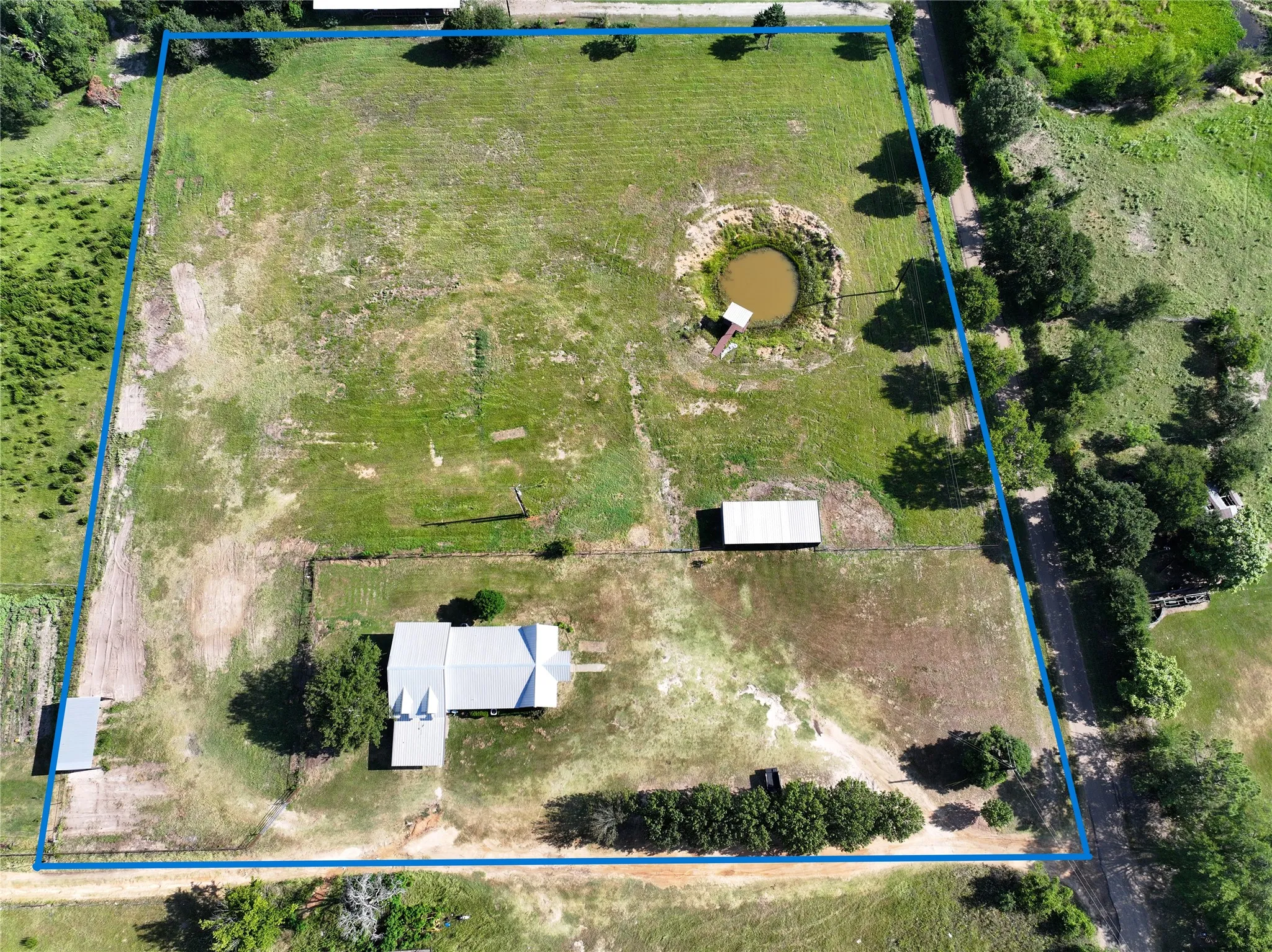 Single Family Residence For Sale in Henderson County , 11465 County Road 3904, Athens, Texas 75752, 5 Bedroom, 2 Bathroom, 2 Garage spaces, 2,717 Sqft, built in 2005, mls#21326626, Real Estate Agent in Athens, Homes For Sale in Henderson county, Homes For Sale in Athens, Realtor in Athens Texas, Real Estate Brokerage Independent Realty Texas, Luminita Cordes Realtor