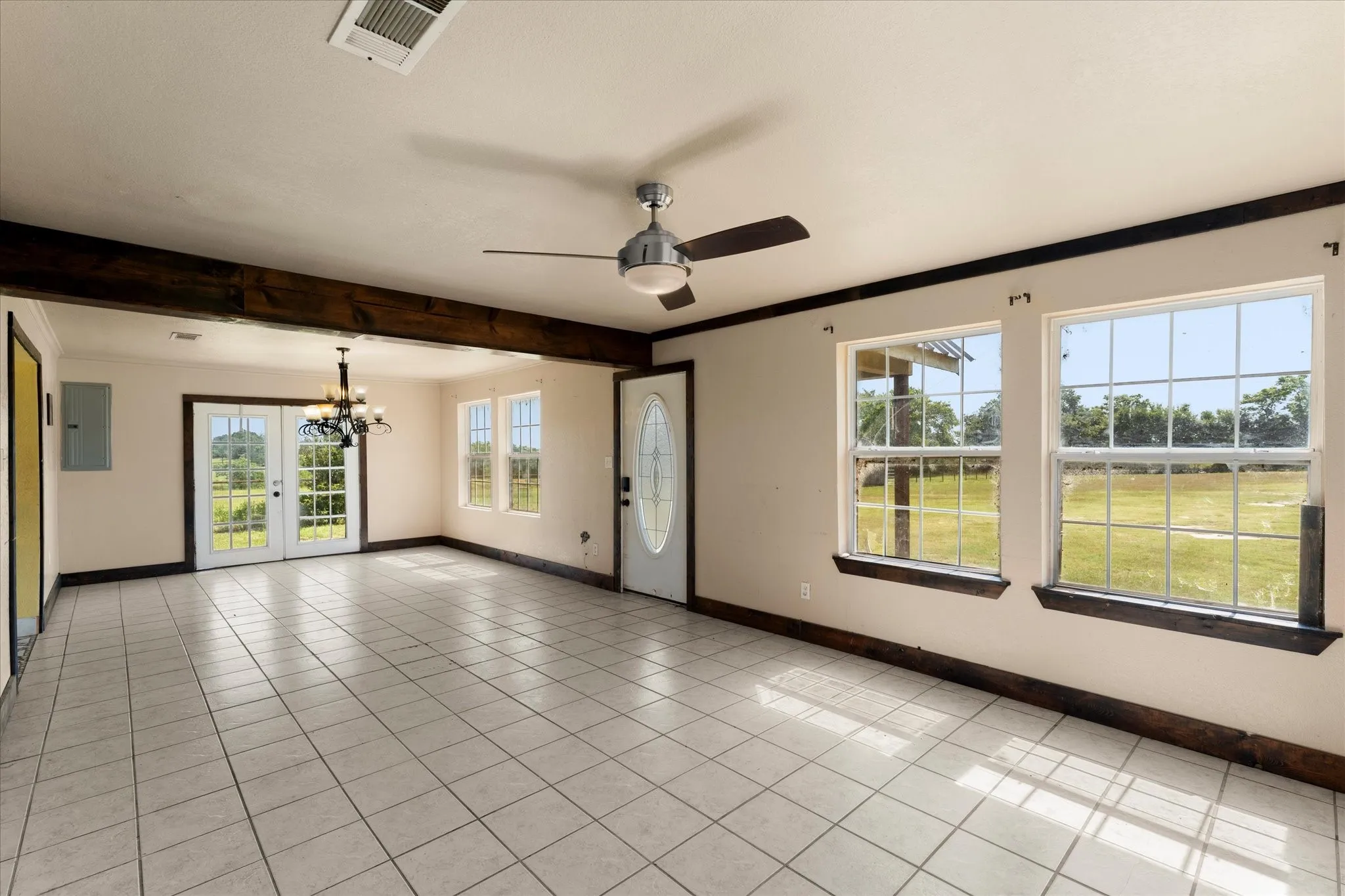Single Family Residence For Sale in Henderson County , 11465 County Road 3904, Athens, Texas 75752, 5 Bedroom, 2 Bathroom, 2 Garage spaces, 2,717 Sqft, built in 2005, mls#21326626, Real Estate Agent in Athens, Homes For Sale in Henderson county, Homes For Sale in Athens, Realtor in Athens Texas, Real Estate Brokerage Independent Realty Texas, Luminita Cordes Realtor