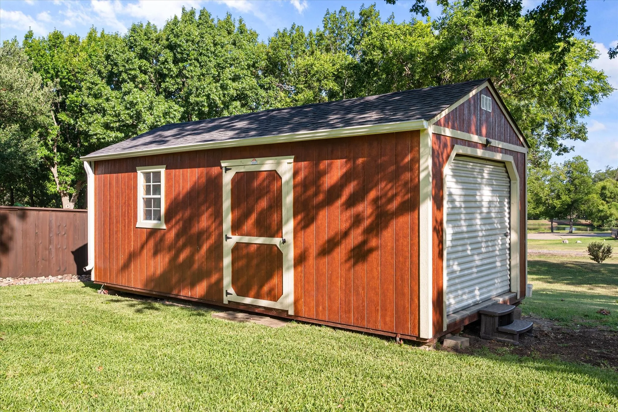 Single Family Residence For Sale in Navarro County , 716 Meadow Drive, Corsicana, Texas 75110, 3 Bedroom, 4 Bathroom, 2 Garage spaces, 2,947 Sqft, built in 1989, mls#21326180, Real Estate Agent in Corsicana, Homes For Sale in Navarro county, Homes For Sale in Corsicana, Realtor in Corsicana Texas, Real Estate Brokerage Independent Realty Texas, Luminita Cordes Realtor
