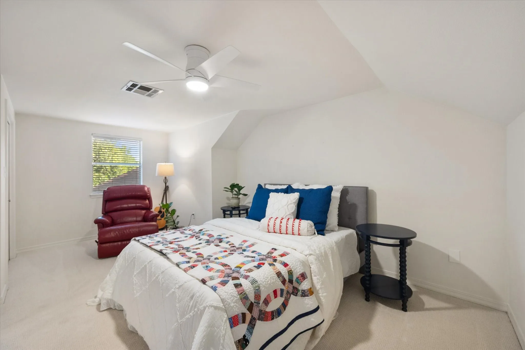 Single Family Residence For Sale in Navarro County , 716 Meadow Drive, Corsicana, Texas 75110, 3 Bedroom, 4 Bathroom, 2 Garage spaces, 2,947 Sqft, built in 1989, mls#21326180, Real Estate Agent in Corsicana, Homes For Sale in Navarro county, Homes For Sale in Corsicana, Realtor in Corsicana Texas, Real Estate Brokerage Independent Realty Texas, Luminita Cordes Realtor