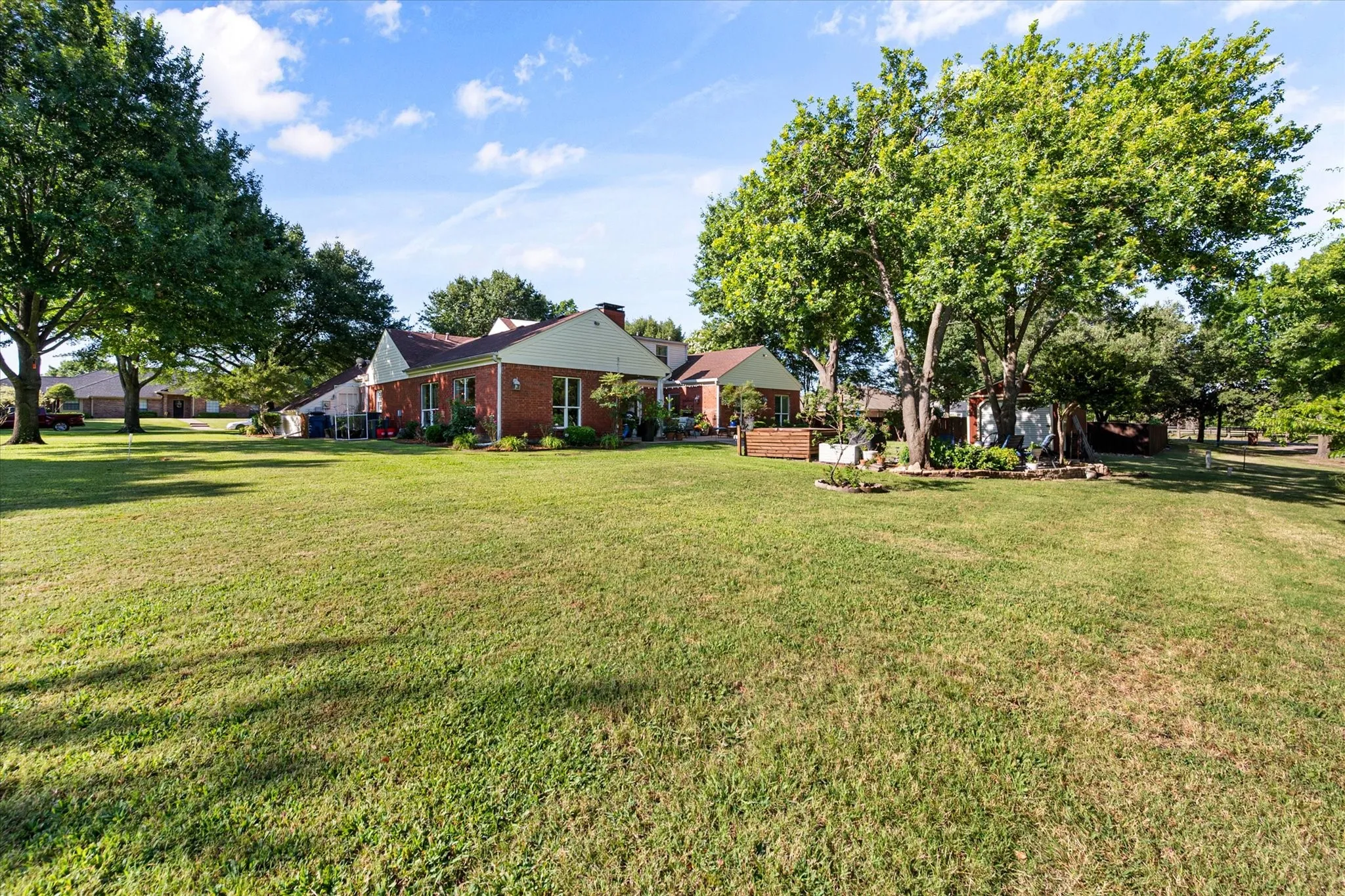 Single Family Residence For Sale in Navarro County , 716 Meadow Drive, Corsicana, Texas 75110, 3 Bedroom, 4 Bathroom, 2 Garage spaces, 2,947 Sqft, built in 1989, mls#21326180, Real Estate Agent in Corsicana, Homes For Sale in Navarro county, Homes For Sale in Corsicana, Realtor in Corsicana Texas, Real Estate Brokerage Independent Realty Texas, Luminita Cordes Realtor