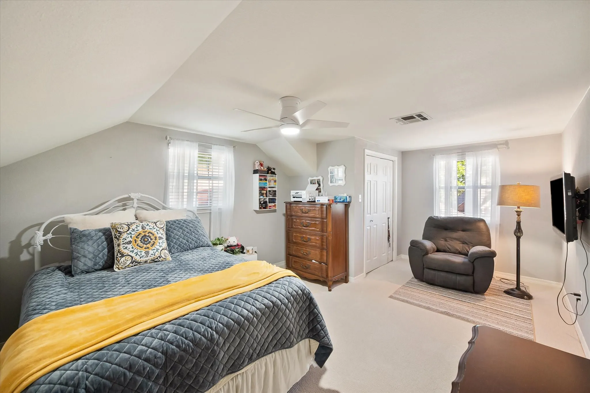 Single Family Residence For Sale in Navarro County , 716 Meadow Drive, Corsicana, Texas 75110, 3 Bedroom, 4 Bathroom, 2 Garage spaces, 2,947 Sqft, built in 1989, mls#21326180, Real Estate Agent in Corsicana, Homes For Sale in Navarro county, Homes For Sale in Corsicana, Realtor in Corsicana Texas, Real Estate Brokerage Independent Realty Texas, Luminita Cordes Realtor