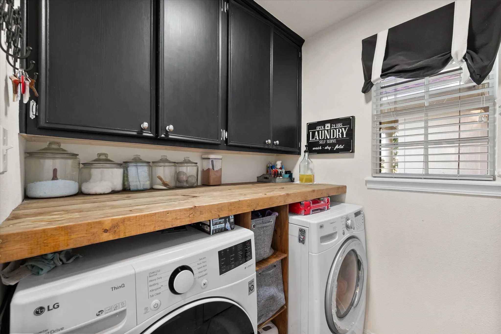 Single Family Residence For Sale in Navarro County , 716 Meadow Drive, Corsicana, Texas 75110, 3 Bedroom, 4 Bathroom, 2 Garage spaces, 2,947 Sqft, built in 1989, mls#21326180, Real Estate Agent in Corsicana, Homes For Sale in Navarro county, Homes For Sale in Corsicana, Realtor in Corsicana Texas, Real Estate Brokerage Independent Realty Texas, Luminita Cordes Realtor
