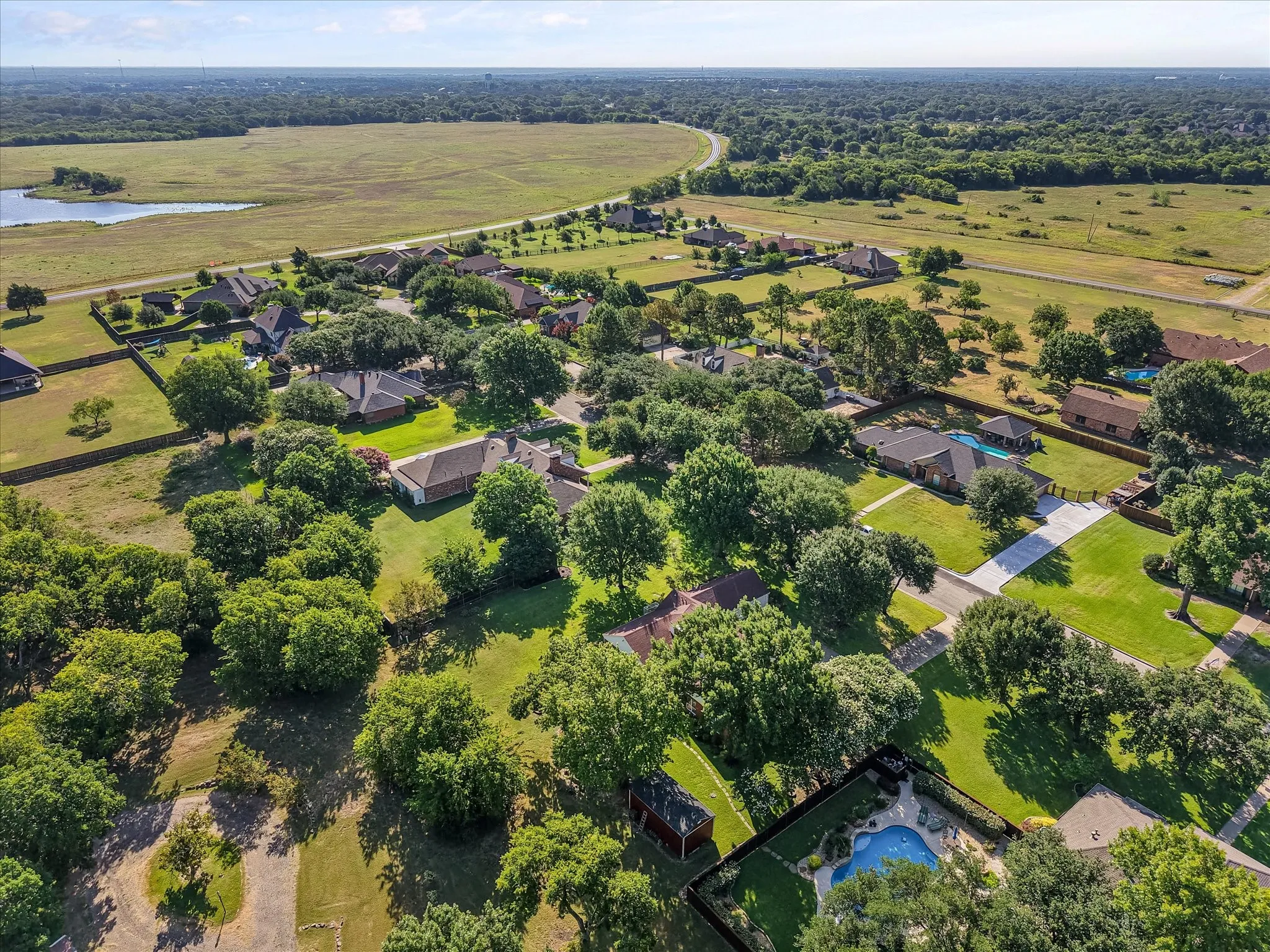 Single Family Residence For Sale in Navarro County , 716 Meadow Drive, Corsicana, Texas 75110, 3 Bedroom, 4 Bathroom, 2 Garage spaces, 2,947 Sqft, built in 1989, mls#21326180, Real Estate Agent in Corsicana, Homes For Sale in Navarro county, Homes For Sale in Corsicana, Realtor in Corsicana Texas, Real Estate Brokerage Independent Realty Texas, Luminita Cordes Realtor
