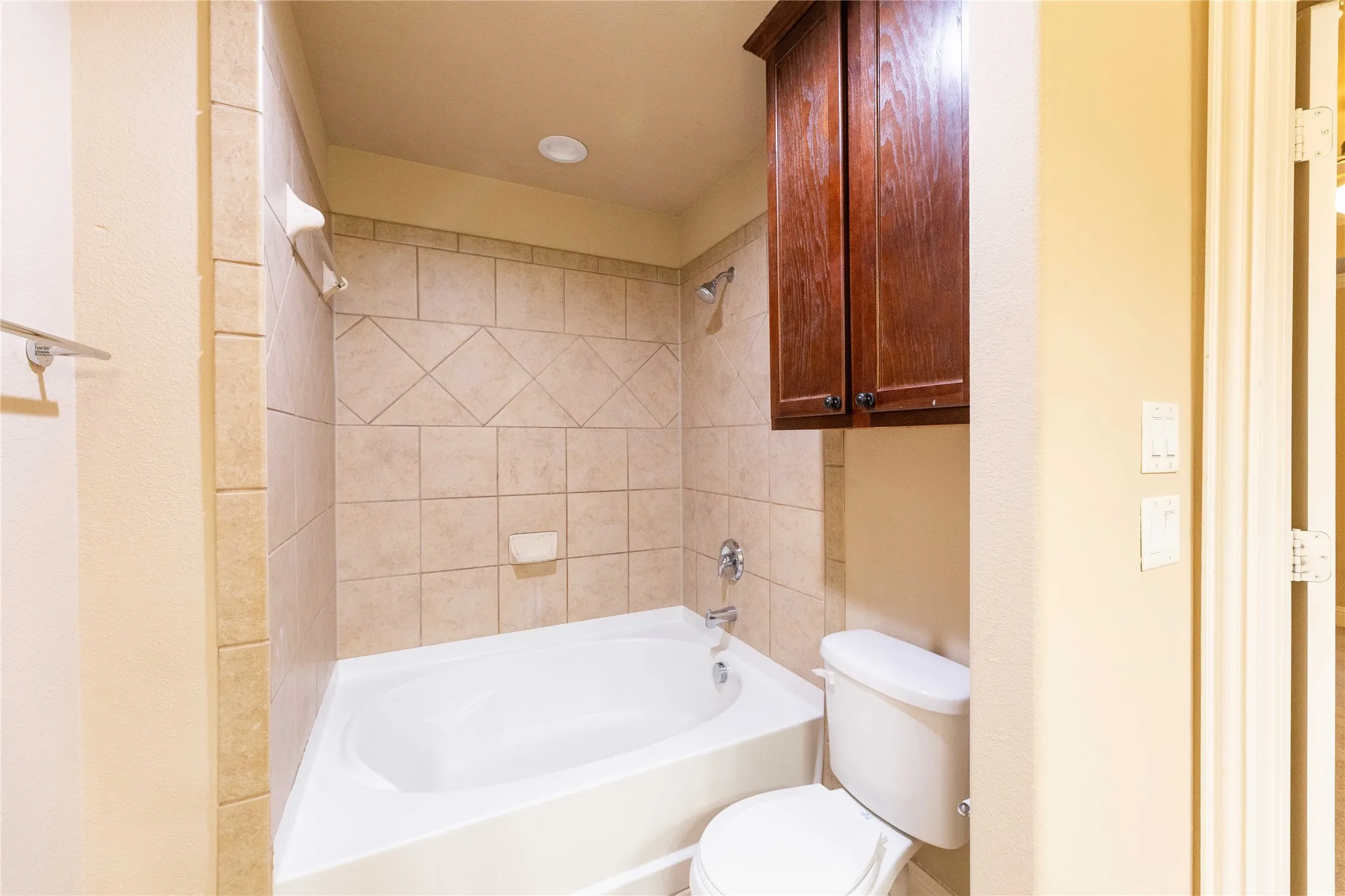Condominium For Sale in Dallas County , 13336 Patito Place 3, Dallas, Texas 75240, 3 Bedroom, 3 Bathroom, 2 Garage spaces, 1,409 Sqft, built in 2006, mls#21323142, Real Estate Agent in Dallas, Homes For Sale in Dallas county, Homes For Sale in Dallas, Realtor in Dallas Texas, Real Estate Brokerage Independent Realty Texas, Luminita Cordes Realtor