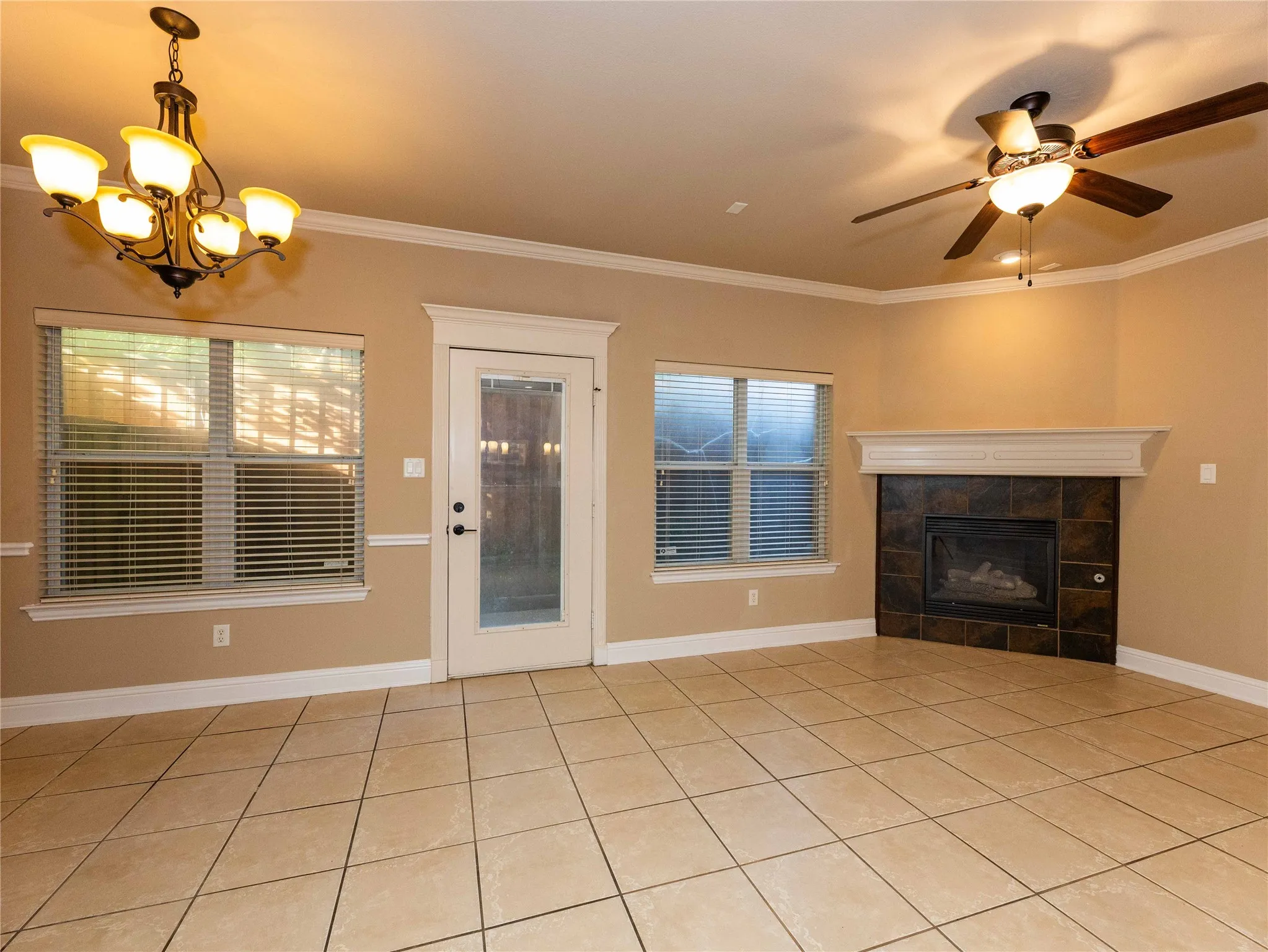 Condominium For Sale in Dallas County , 13336 Patito Place 3, Dallas, Texas 75240, 3 Bedroom, 3 Bathroom, 2 Garage spaces, 1,409 Sqft, built in 2006, mls#21323142, Real Estate Agent in Dallas, Homes For Sale in Dallas county, Homes For Sale in Dallas, Realtor in Dallas Texas, Real Estate Brokerage Independent Realty Texas, Luminita Cordes Realtor