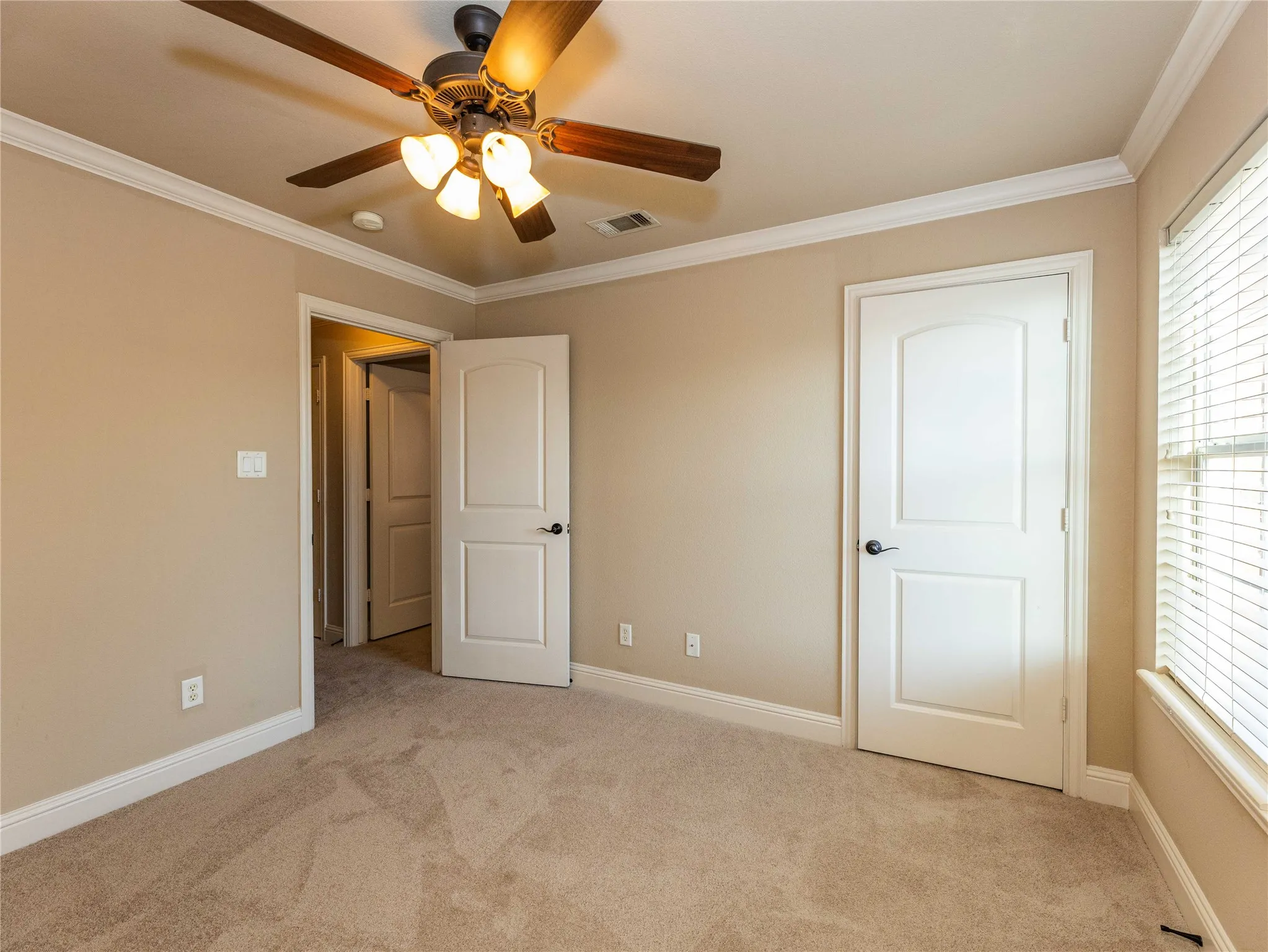 Condominium For Sale in Dallas County , 13336 Patito Place 3, Dallas, Texas 75240, 3 Bedroom, 3 Bathroom, 2 Garage spaces, 1,409 Sqft, built in 2006, mls#21323142, Real Estate Agent in Dallas, Homes For Sale in Dallas county, Homes For Sale in Dallas, Realtor in Dallas Texas, Real Estate Brokerage Independent Realty Texas, Luminita Cordes Realtor