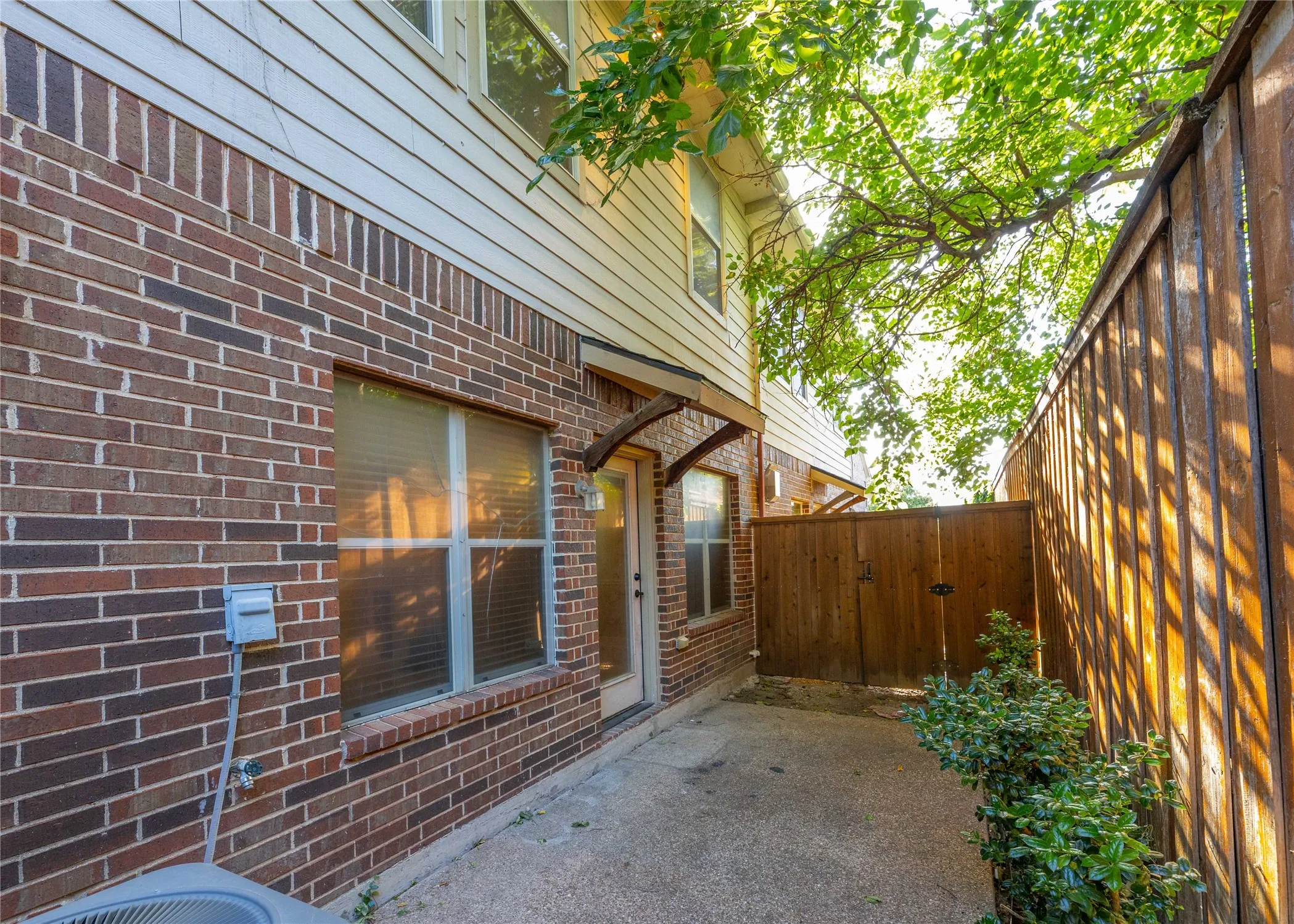 Condominium For Sale in Dallas County , 13336 Patito Place 3, Dallas, Texas 75240, 3 Bedroom, 3 Bathroom, 2 Garage spaces, 1,409 Sqft, built in 2006, mls#21323142, Real Estate Agent in Dallas, Homes For Sale in Dallas county, Homes For Sale in Dallas, Realtor in Dallas Texas, Real Estate Brokerage Independent Realty Texas, Luminita Cordes Realtor