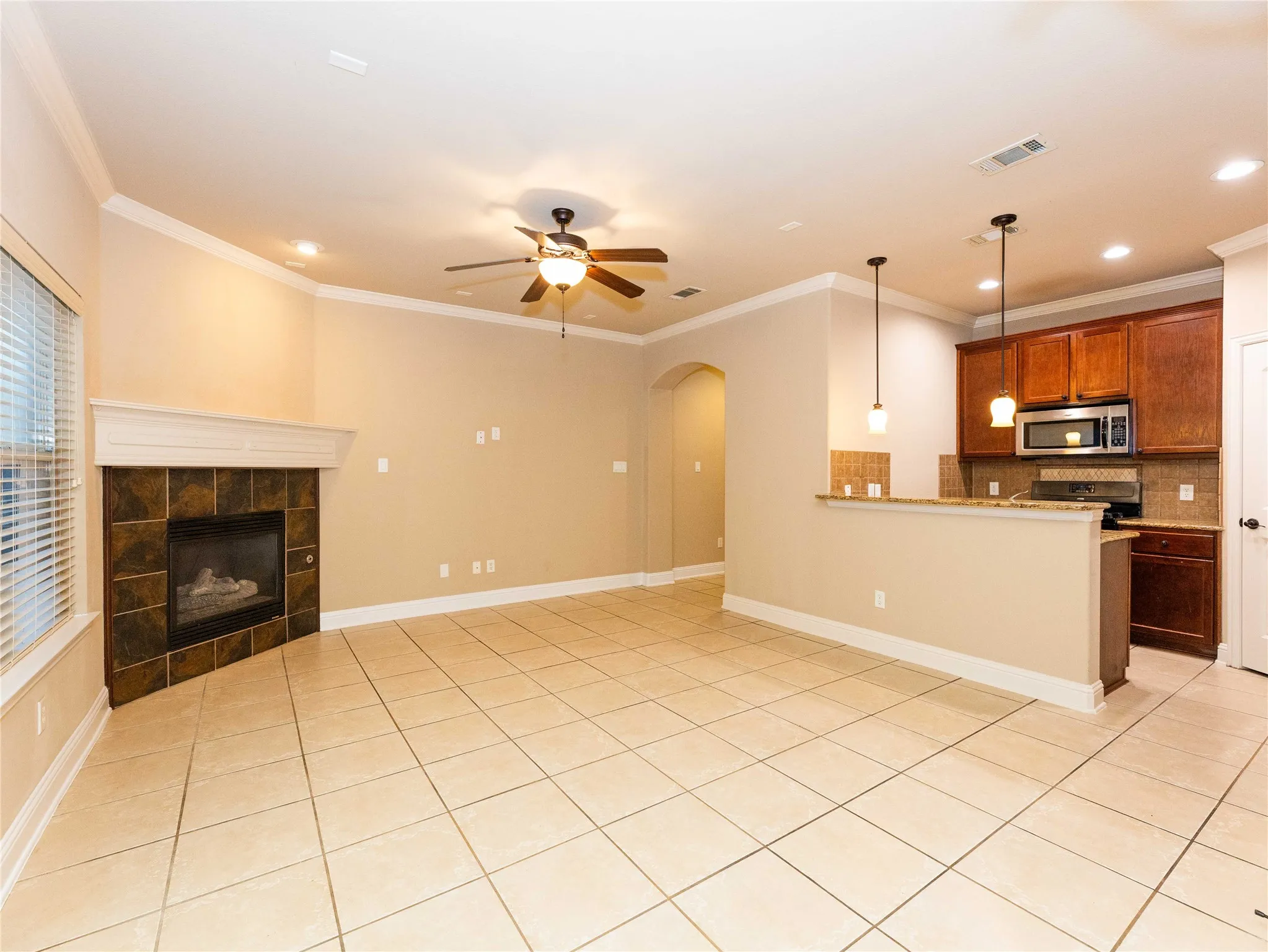 Condominium For Sale in Dallas County , 13336 Patito Place 3, Dallas, Texas 75240, 3 Bedroom, 3 Bathroom, 2 Garage spaces, 1,409 Sqft, built in 2006, mls#21323142, Real Estate Agent in Dallas, Homes For Sale in Dallas county, Homes For Sale in Dallas, Realtor in Dallas Texas, Real Estate Brokerage Independent Realty Texas, Luminita Cordes Realtor