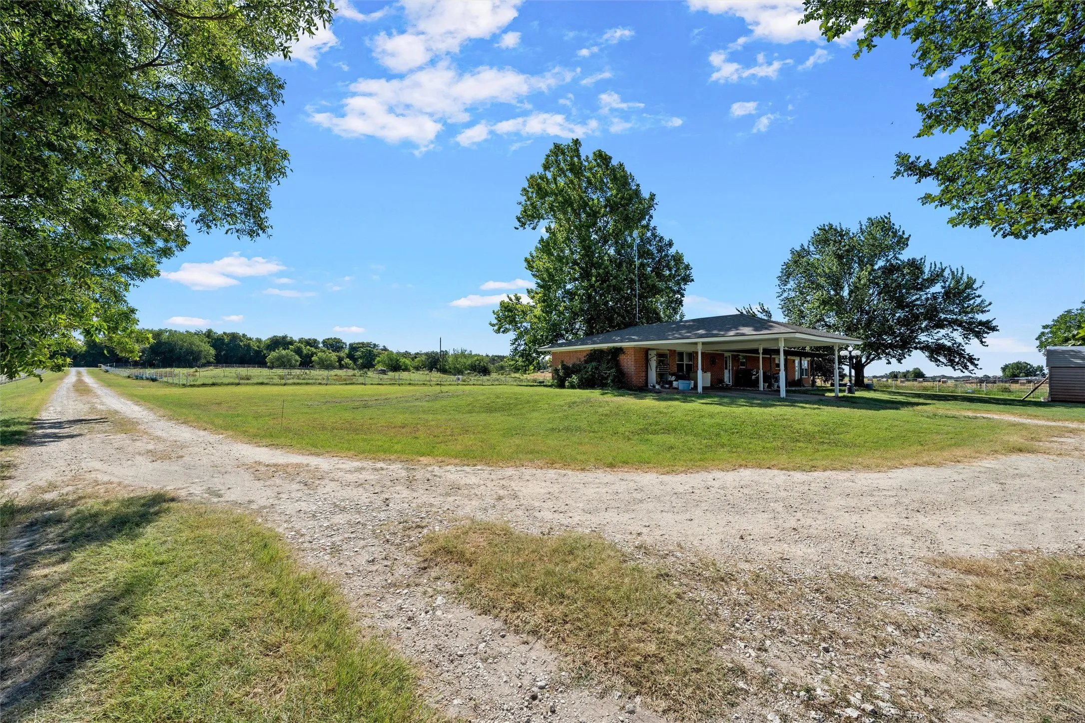 Single Family Residence For Sale in Hill County , 729 HCR 2224 E, Aquilla, Texas 76622, 3 Bedroom, 2 Bathroom, Garage spaces, 2,115 Sqft, built in 1970, mls#21325871, Real Estate Agent in Aquilla, Homes For Sale in Hill county, Homes For Sale in Aquilla, Realtor in Aquilla Texas, Real Estate Brokerage Independent Realty Texas, Luminita Cordes Realtor
