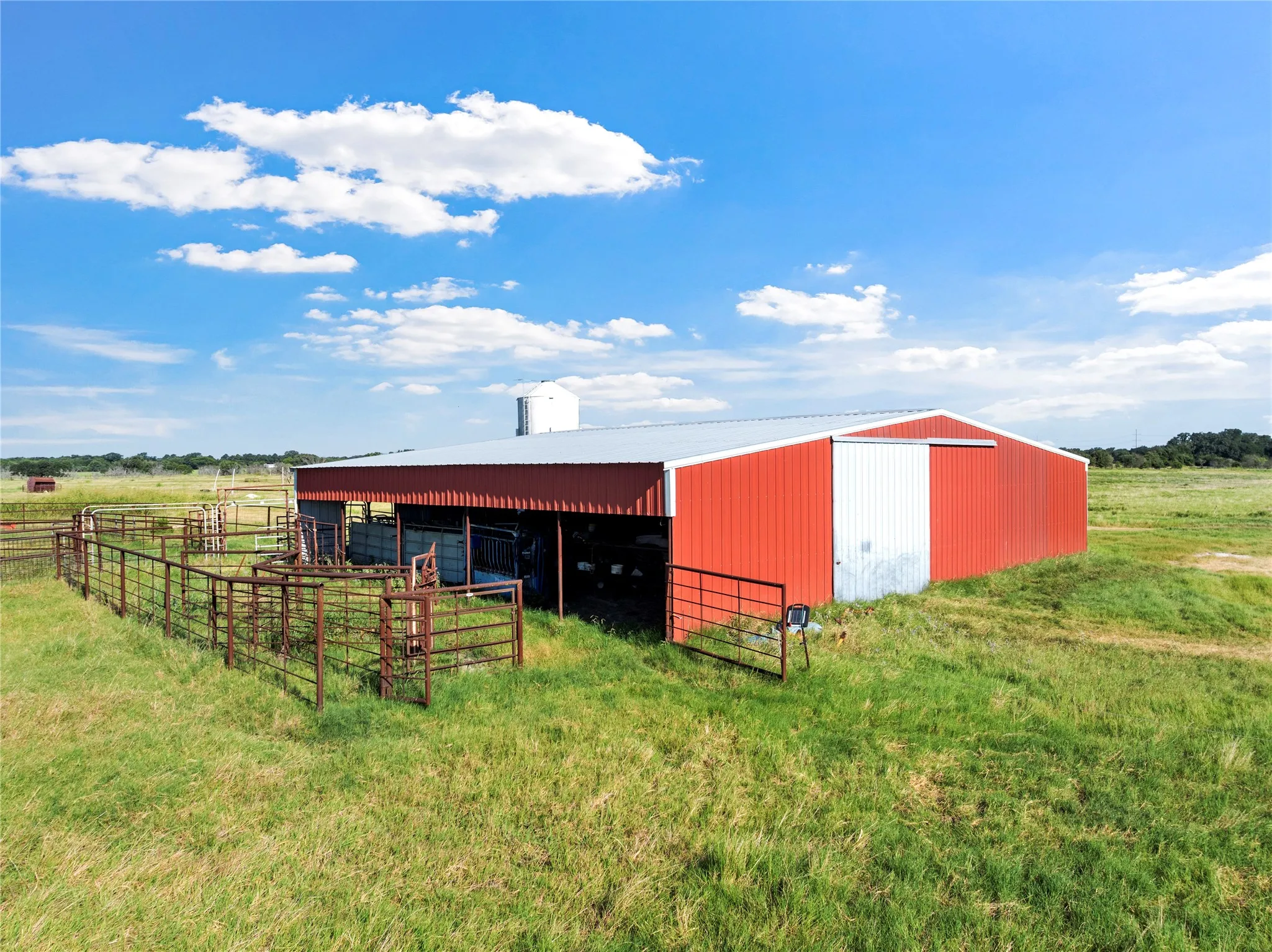 Single Family Residence For Sale in Hill County , 729 HCR 2224 E, Aquilla, Texas 76622, 3 Bedroom, 2 Bathroom, Garage spaces, 2,115 Sqft, built in 1970, mls#21325871, Real Estate Agent in Aquilla, Homes For Sale in Hill county, Homes For Sale in Aquilla, Realtor in Aquilla Texas, Real Estate Brokerage Independent Realty Texas, Luminita Cordes Realtor