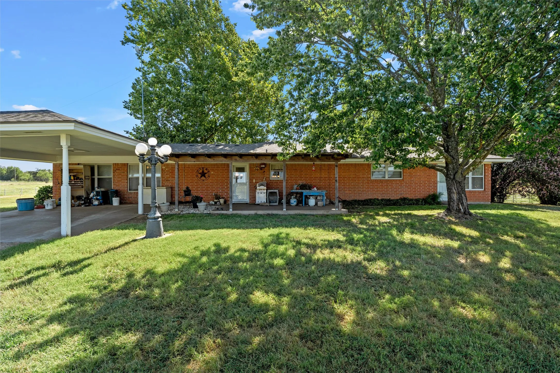 Single Family Residence For Sale in Hill County , 729 HCR 2224 E, Aquilla, Texas 76622, 3 Bedroom, 2 Bathroom, Garage spaces, 2,115 Sqft, built in 1970, mls#21325871, Real Estate Agent in Aquilla, Homes For Sale in Hill county, Homes For Sale in Aquilla, Realtor in Aquilla Texas, Real Estate Brokerage Independent Realty Texas, Luminita Cordes Realtor