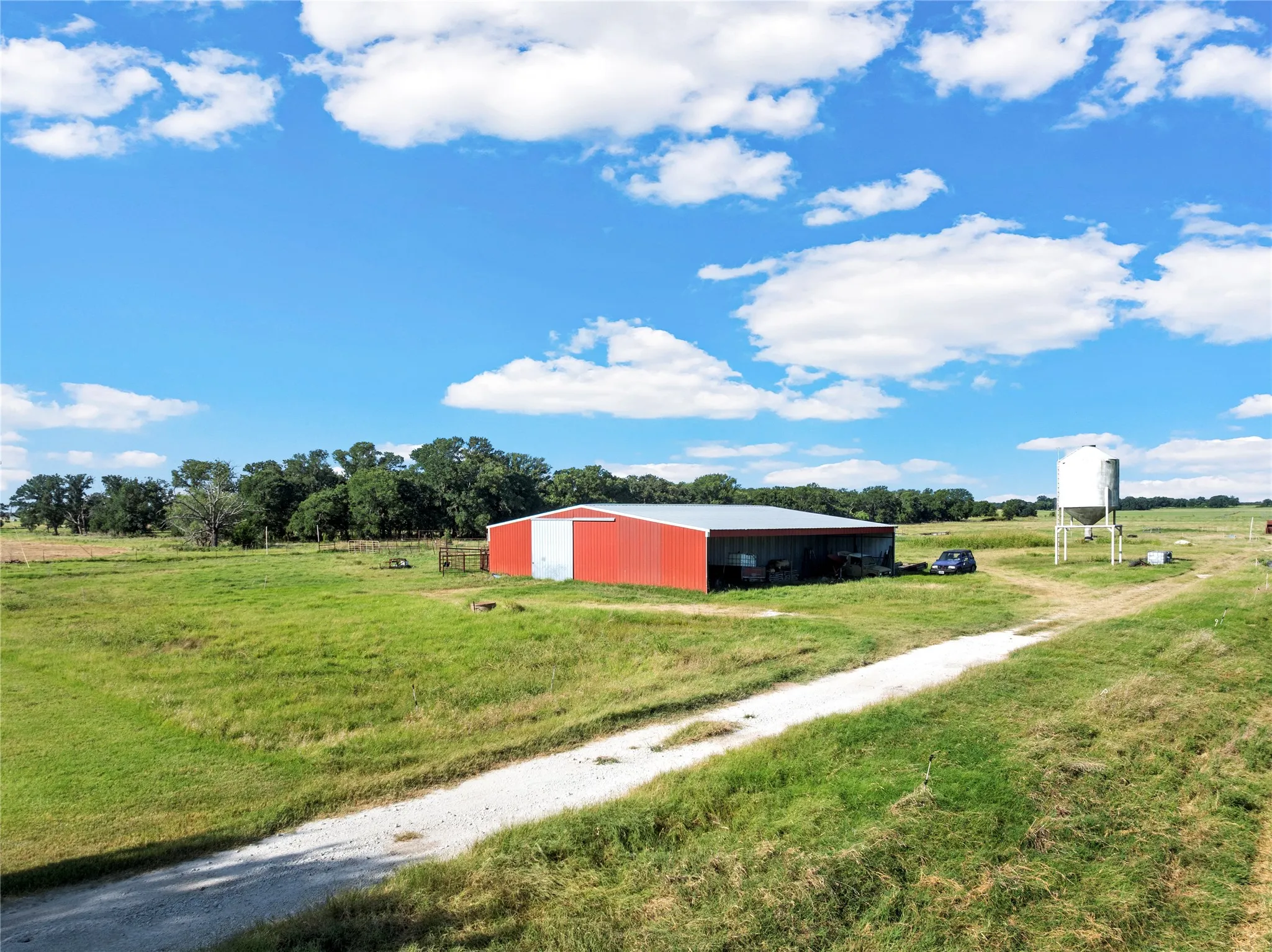 Single Family Residence For Sale in Hill County , 729 HCR 2224 E, Aquilla, Texas 76622, 3 Bedroom, 2 Bathroom, Garage spaces, 2,115 Sqft, built in 1970, mls#21325871, Real Estate Agent in Aquilla, Homes For Sale in Hill county, Homes For Sale in Aquilla, Realtor in Aquilla Texas, Real Estate Brokerage Independent Realty Texas, Luminita Cordes Realtor