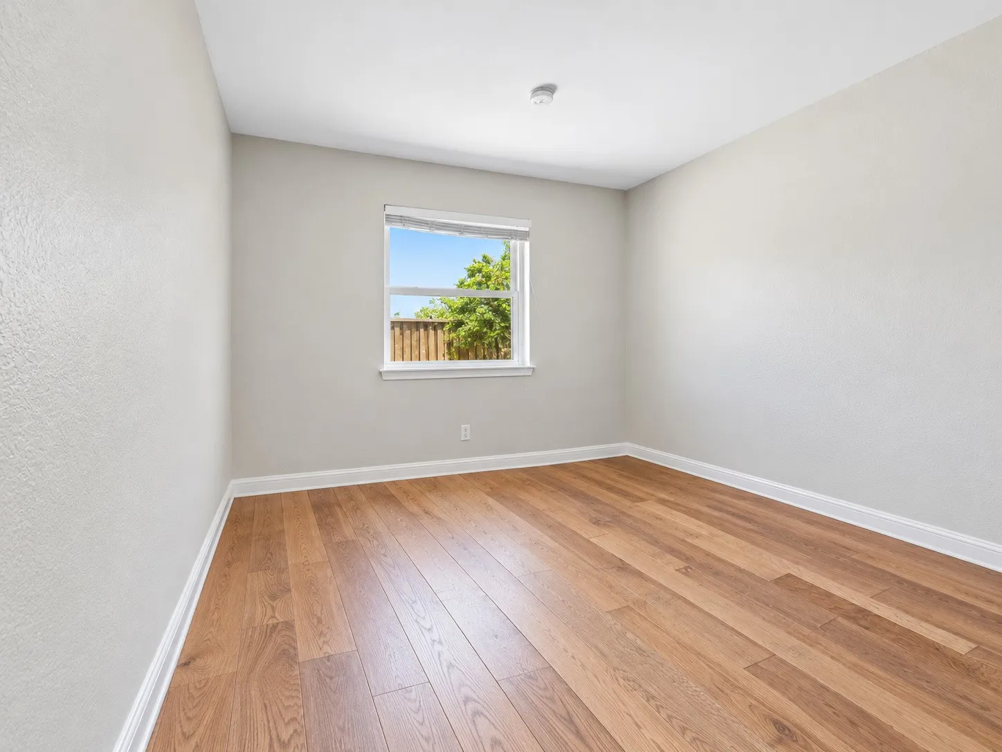 Single Family Residence For Sale in Denton County , 18932 Platte River Way, Dallas, Texas 75287, 3 Bedroom, 2 Bathroom, 2 Garage spaces, 1,380 Sqft, built in 1983, mls#21324536, Real Estate Agent in Dallas, Homes For Sale in Denton county, Homes For Sale in Dallas, Realtor in Dallas Texas, Real Estate Brokerage Independent Realty Texas, Luminita Cordes Realtor