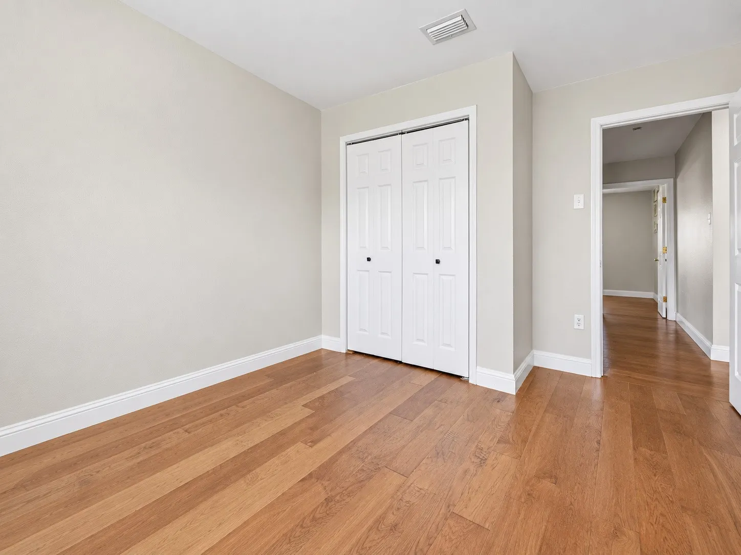 Single Family Residence For Sale in Denton County , 18932 Platte River Way, Dallas, Texas 75287, 3 Bedroom, 2 Bathroom, 2 Garage spaces, 1,380 Sqft, built in 1983, mls#21324536, Real Estate Agent in Dallas, Homes For Sale in Denton county, Homes For Sale in Dallas, Realtor in Dallas Texas, Real Estate Brokerage Independent Realty Texas, Luminita Cordes Realtor