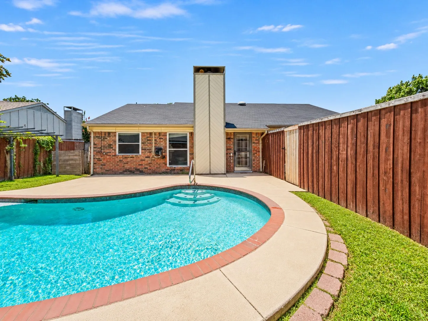 Single Family Residence For Sale in Denton County , 18932 Platte River Way, Dallas, Texas 75287, 3 Bedroom, 2 Bathroom, 2 Garage spaces, 1,380 Sqft, built in 1983, mls#21324536, Real Estate Agent in Dallas, Homes For Sale in Denton county, Homes For Sale in Dallas, Realtor in Dallas Texas, Real Estate Brokerage Independent Realty Texas, Luminita Cordes Realtor