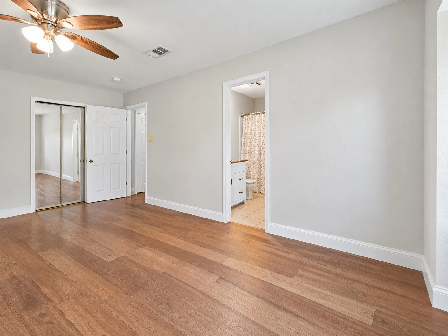 Single Family Residence For Sale in Denton County , 18932 Platte River Way, Dallas, Texas 75287, 3 Bedroom, 2 Bathroom, 2 Garage spaces, 1,380 Sqft, built in 1983, mls#21324536, Real Estate Agent in Dallas, Homes For Sale in Denton county, Homes For Sale in Dallas, Realtor in Dallas Texas, Real Estate Brokerage Independent Realty Texas, Luminita Cordes Realtor