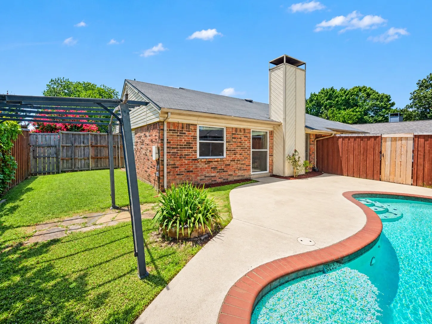 Single Family Residence For Sale in Denton County , 18932 Platte River Way, Dallas, Texas 75287, 3 Bedroom, 2 Bathroom, 2 Garage spaces, 1,380 Sqft, built in 1983, mls#21324536, Real Estate Agent in Dallas, Homes For Sale in Denton county, Homes For Sale in Dallas, Realtor in Dallas Texas, Real Estate Brokerage Independent Realty Texas, Luminita Cordes Realtor
