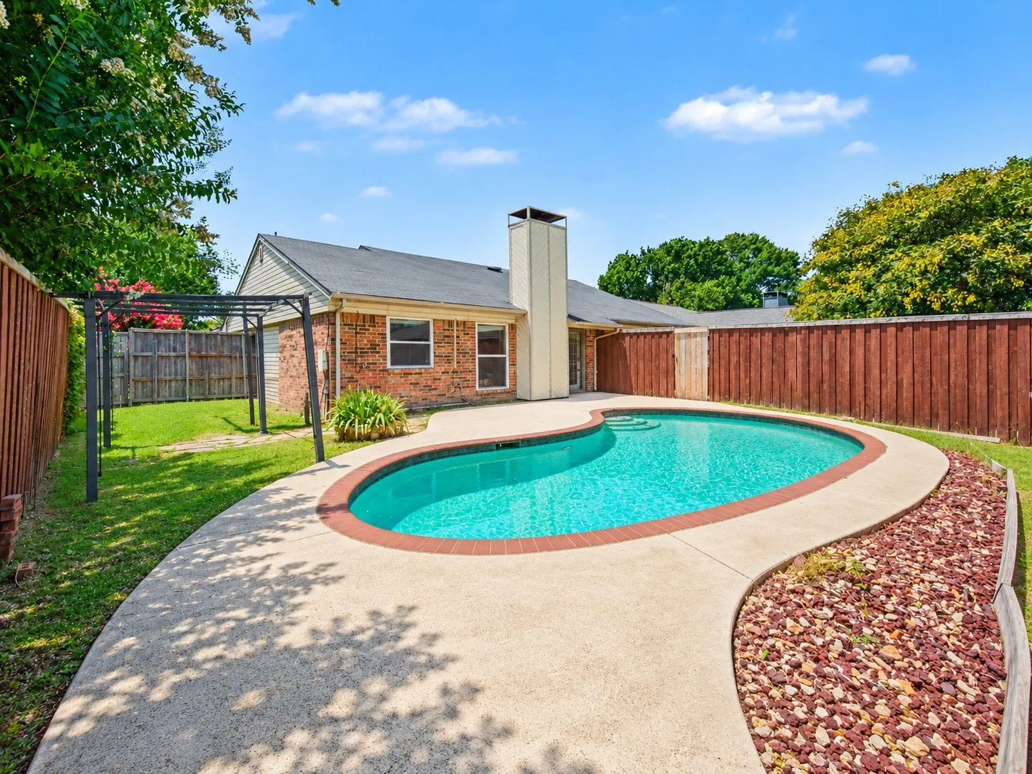 Single Family Residence For Sale in Denton County , 18932 Platte River Way, Dallas, Texas 75287, 3 Bedroom, 2 Bathroom, 2 Garage spaces, 1,380 Sqft, built in 1983, mls#21324536, Real Estate Agent in Dallas, Homes For Sale in Denton county, Homes For Sale in Dallas, Realtor in Dallas Texas, Real Estate Brokerage Independent Realty Texas, Luminita Cordes Realtor
